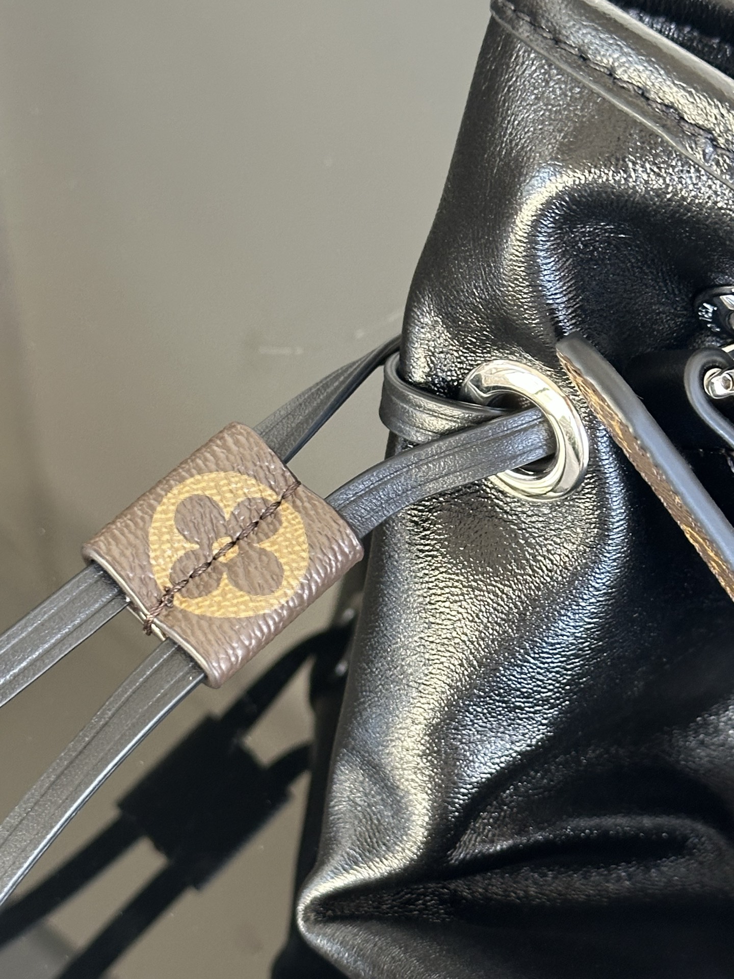 Louis Vuitton Black Leather On My Side GM Shoulder Bag M25545 6 i1756879265910 2801 0 3
