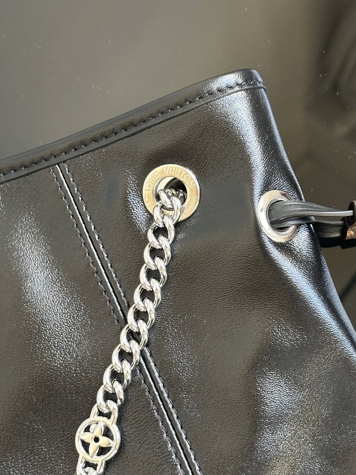 Louis Vuitton Black Leather On My Side GM Shoulder Bag M25545 10 i1756879268396 8403 0 7