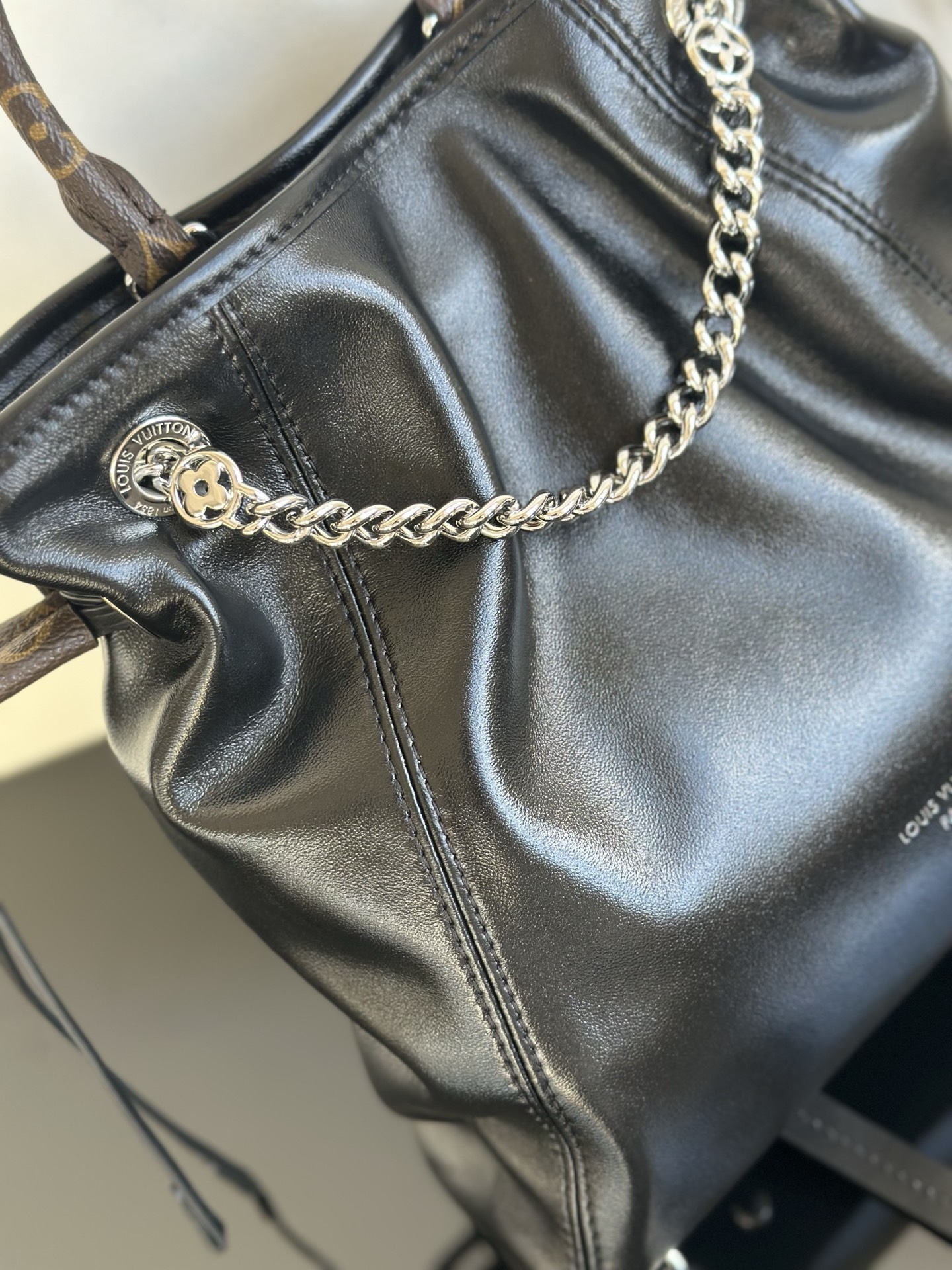 Louis Vuitton Vibe Off Duty Black Leather Shoulder Bag, 25 cm 7 i1756880072410 3807 0 7