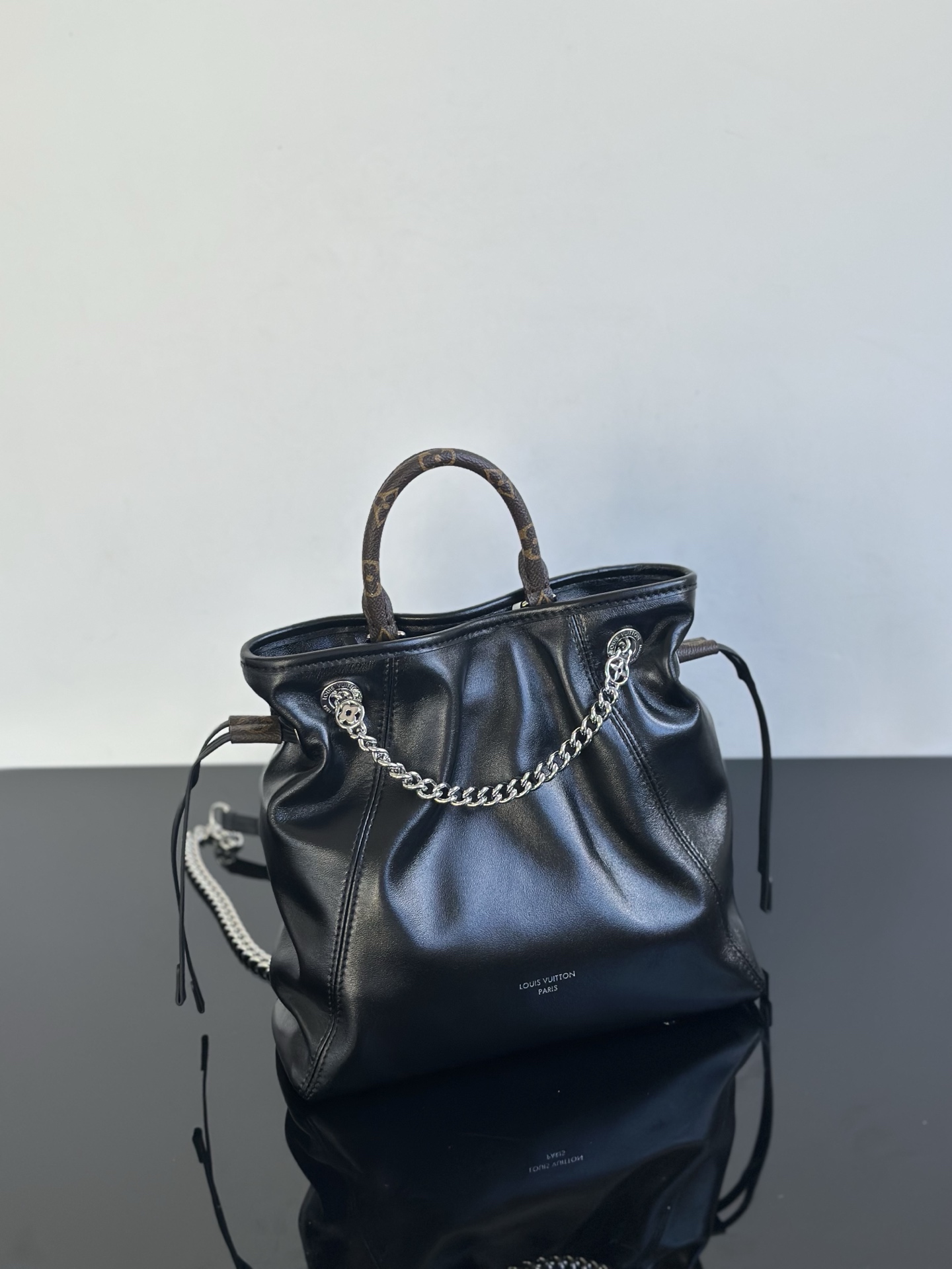 Louis Vuitton Vibe Off Duty Black Leather Shoulder Bag, 25 cm 2 i1756880072421 8092 0 2