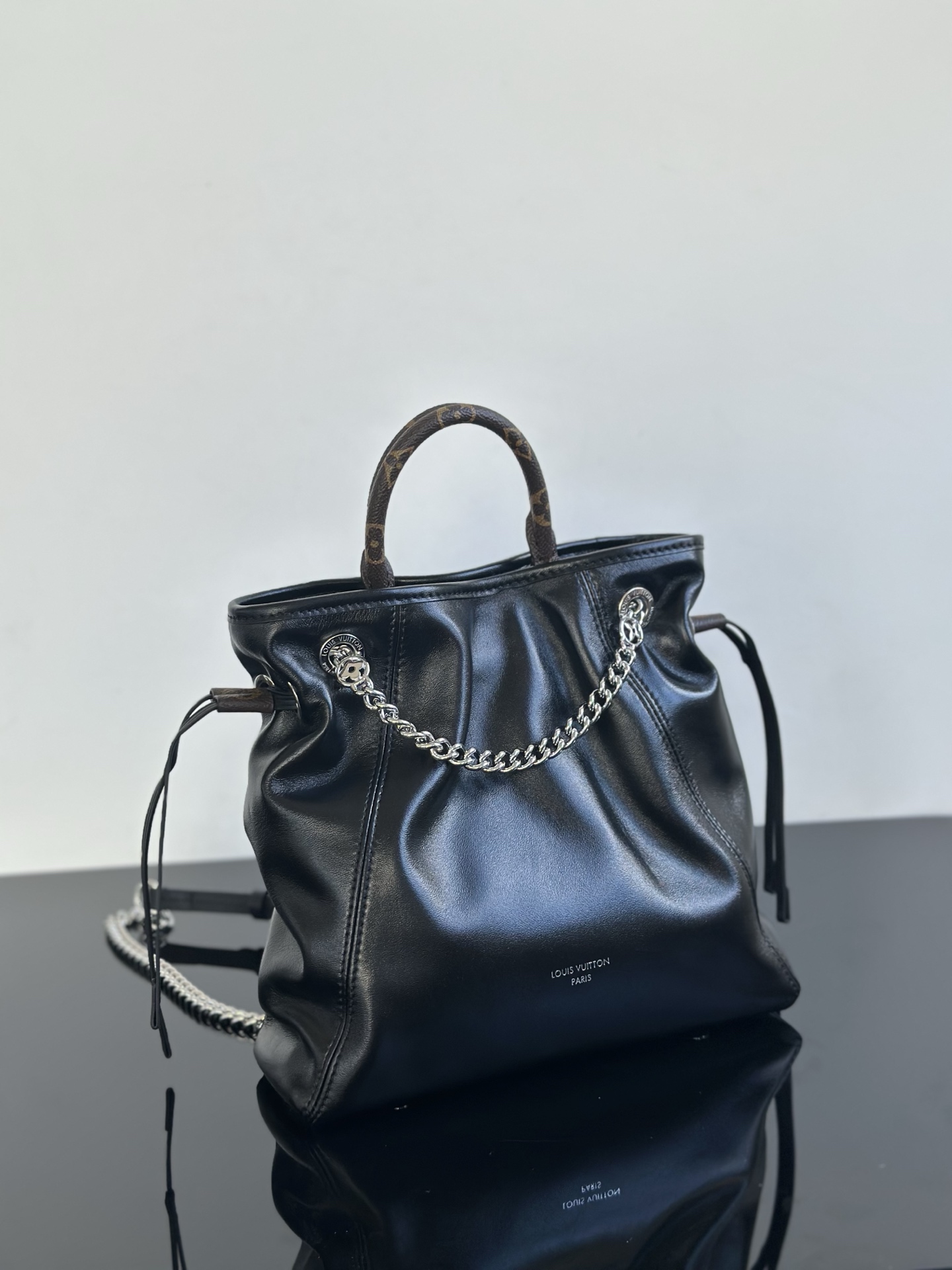 Louis Vuitton Vibe Off Duty Black Leather Shoulder Bag, 25 cm 3 i1756880074239 5602 0 3