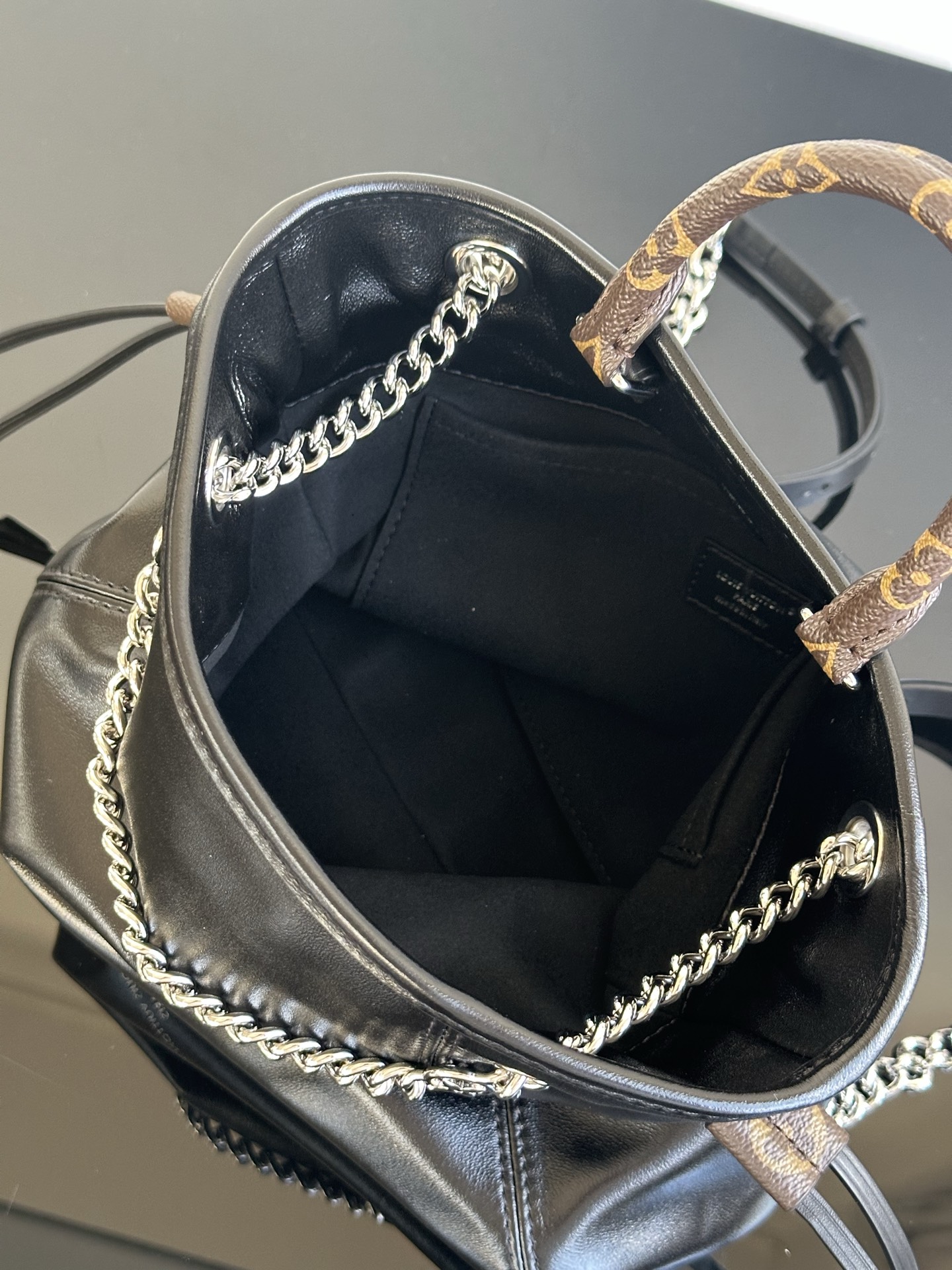 Louis Vuitton Vibe Off Duty Black Leather Shoulder Bag, 25 cm 13 i1756880074241 4068 0 8
