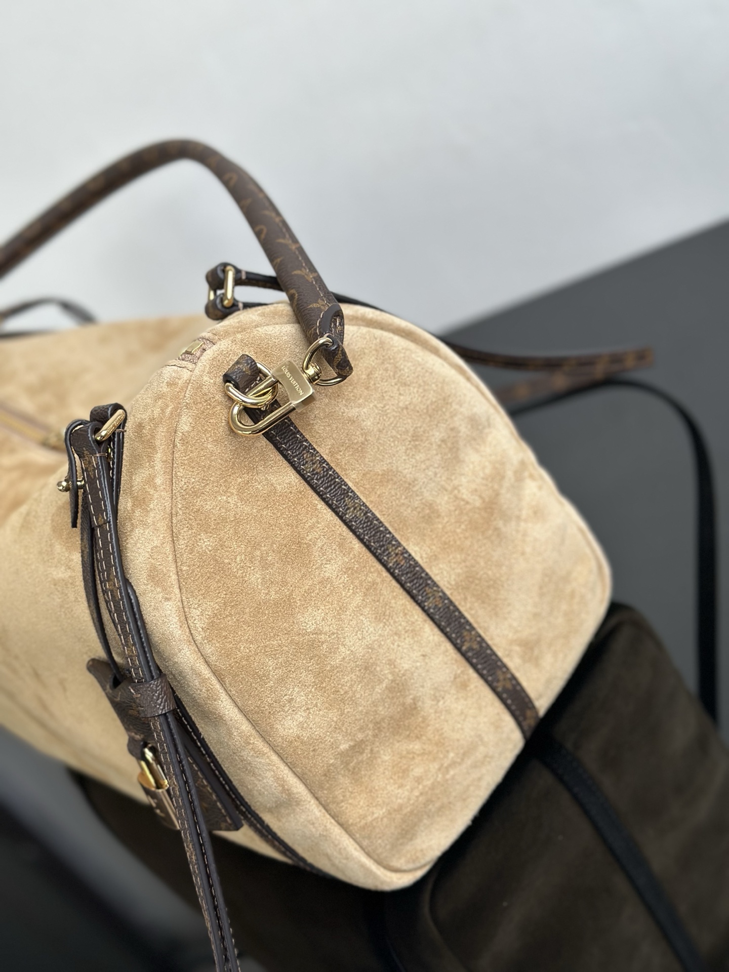 Louis Vuitton Express Medium Khaki Suede Bag - M26358 7 i1757504880448 4969 0 5