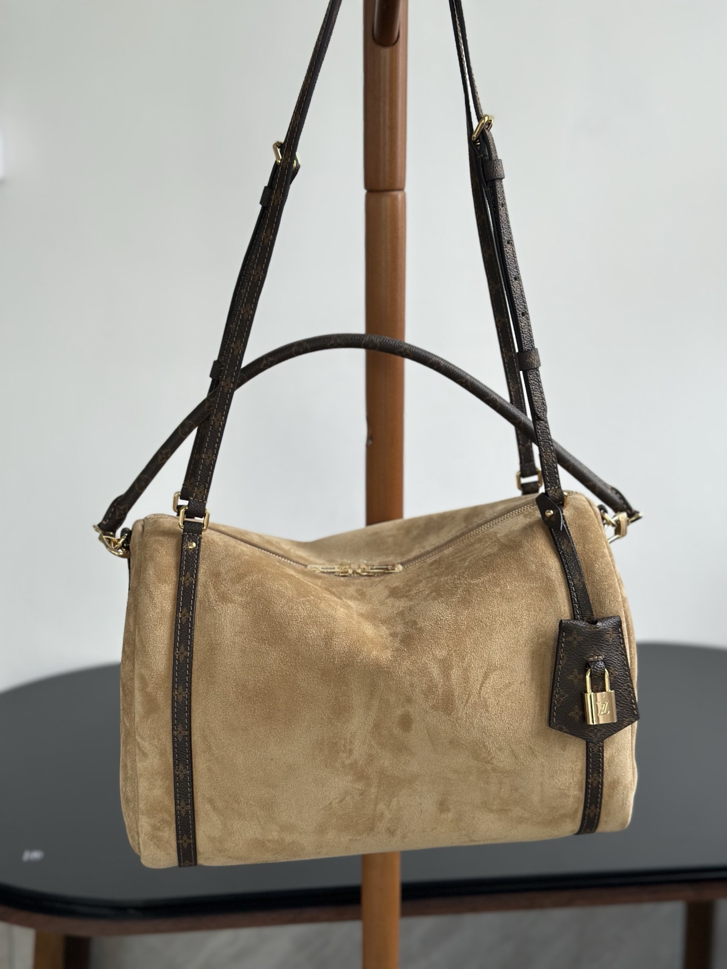Louis Vuitton Express Medium Khaki Suede Bag - M26358 2 i1757504880493 7126 0 0