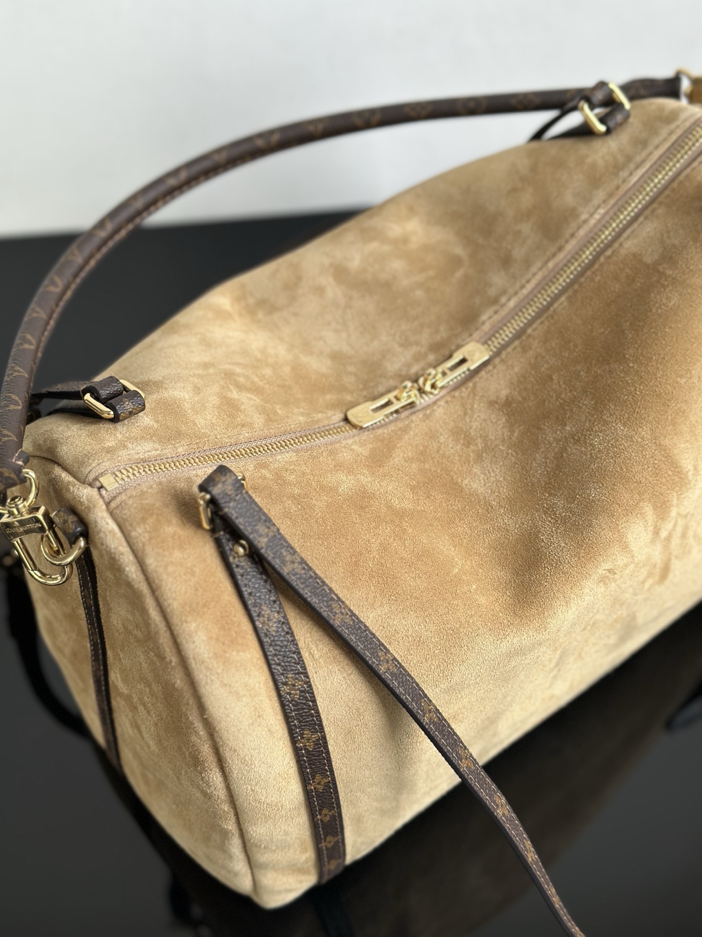Louis Vuitton Express Medium Khaki Suede Bag - M26358 8 i1757504880621 1108 0 6