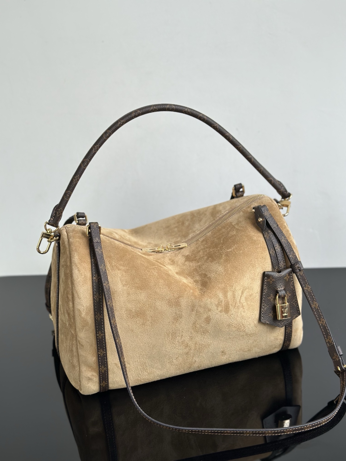 Louis Vuitton Express Medium Khaki Suede Bag - M26358 4 i1757504881906 7637 0 2