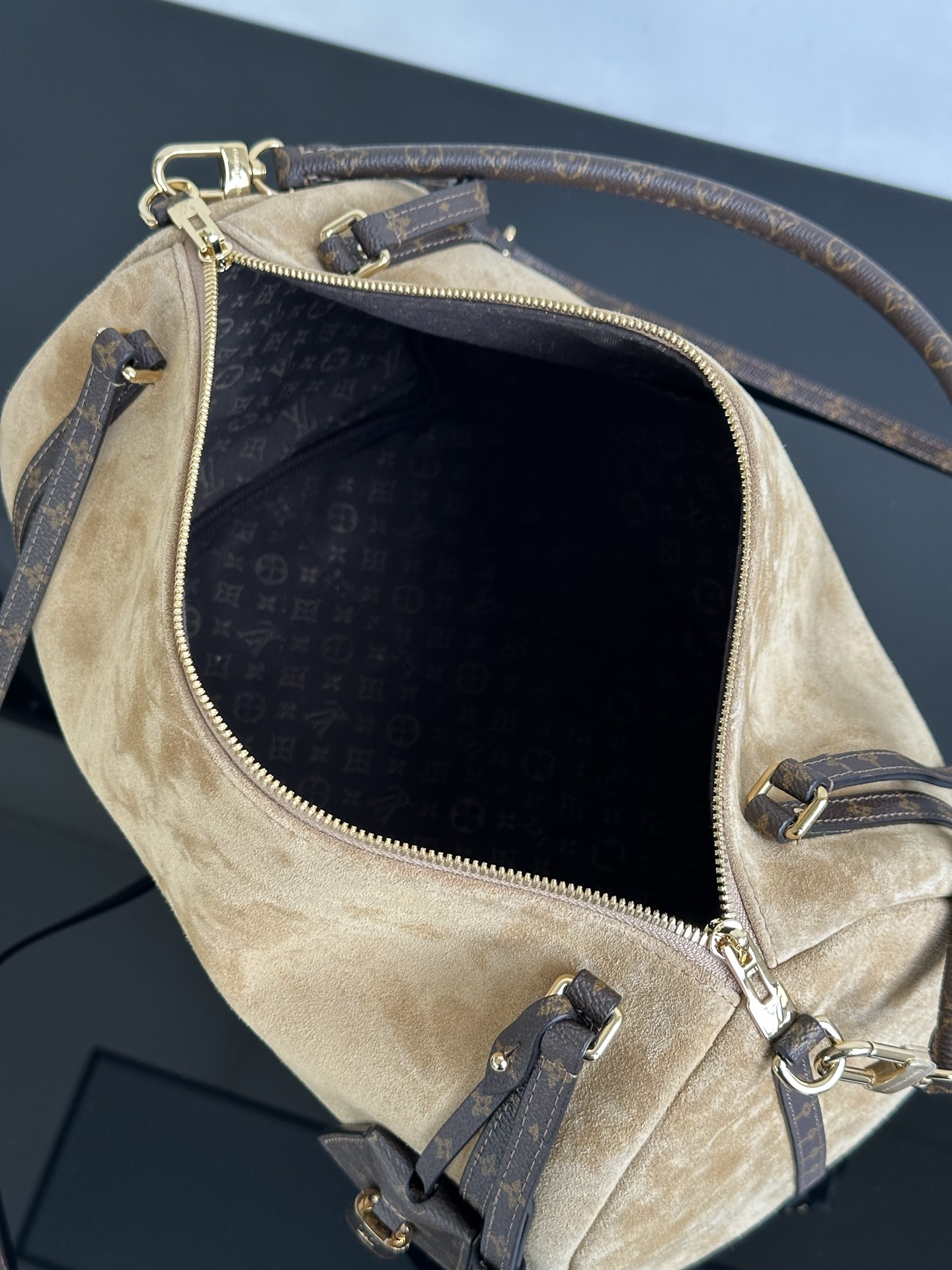 Louis Vuitton Express Medium Khaki Suede Bag - M26358 15 i1757504881974 1921 0 8
