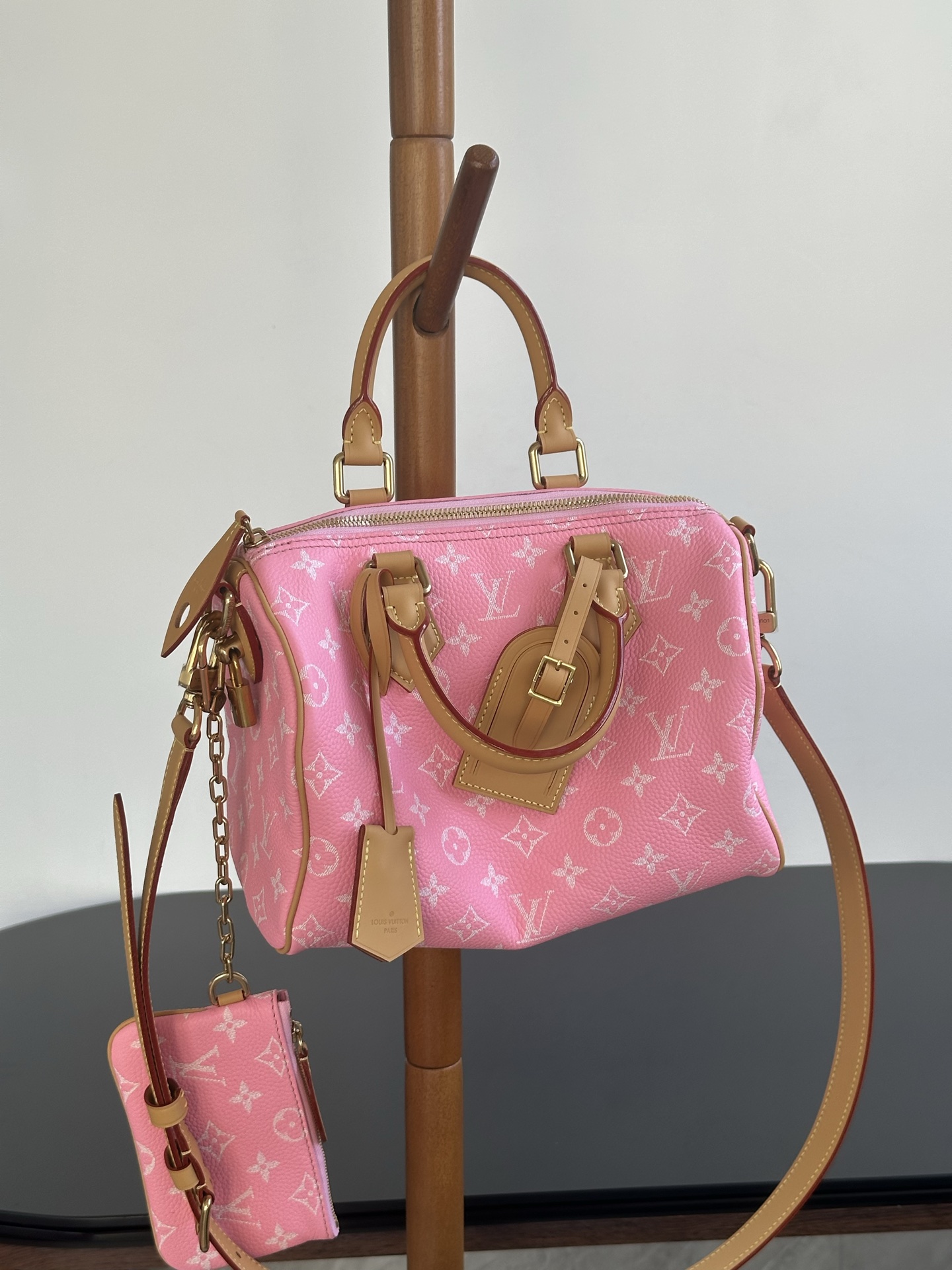 Louis Vuitton Speedy P9 Bandoulière 25 Pink Monogram Leather Satchel Bag 2 i1757749917652 2880 0 0