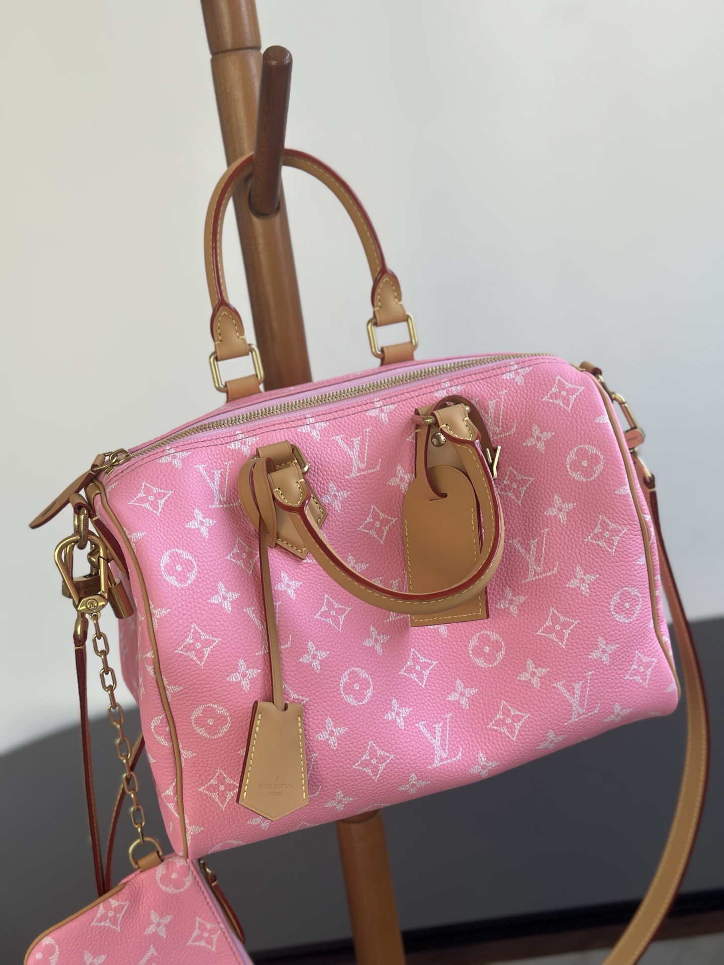 Louis Vuitton Speedy P9 Bandoulière 30 Pink Monogram Leather Handbag 1 i1757750193153 5118 0 0