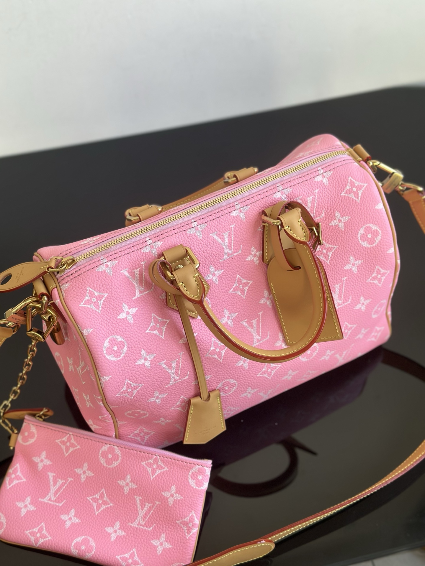 Louis Vuitton Speedy P9 Bandoulière 30 Pink Monogram Leather Handbag 4 i1757750193199 8005 0 3