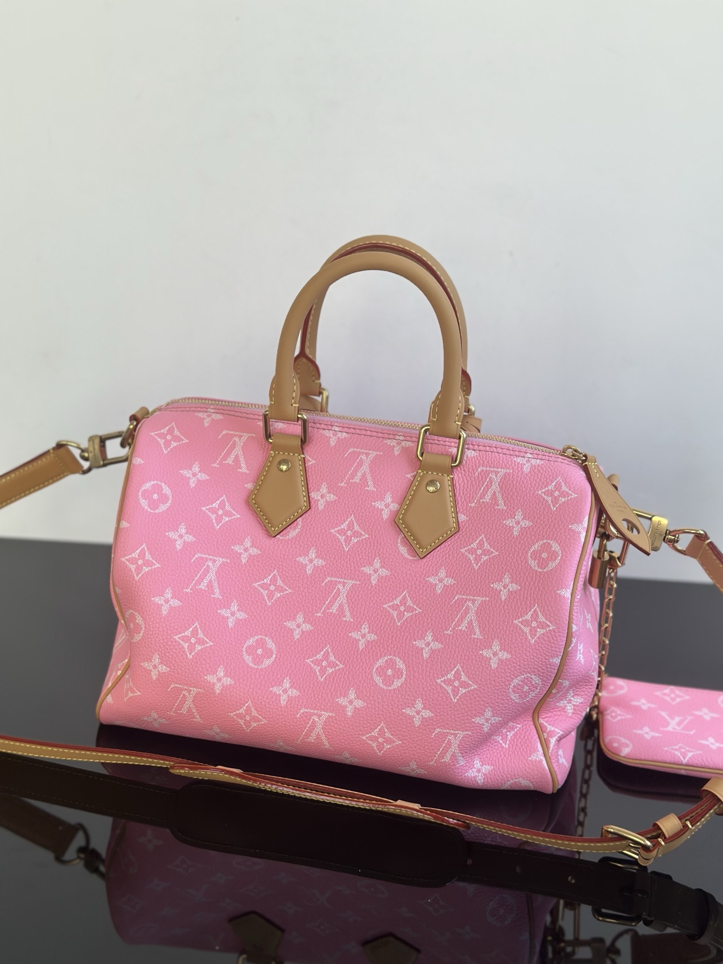 Louis Vuitton Speedy P9 Bandoulière 30 Pink Monogram Leather Handbag 6 i1757750195110 280 0 5