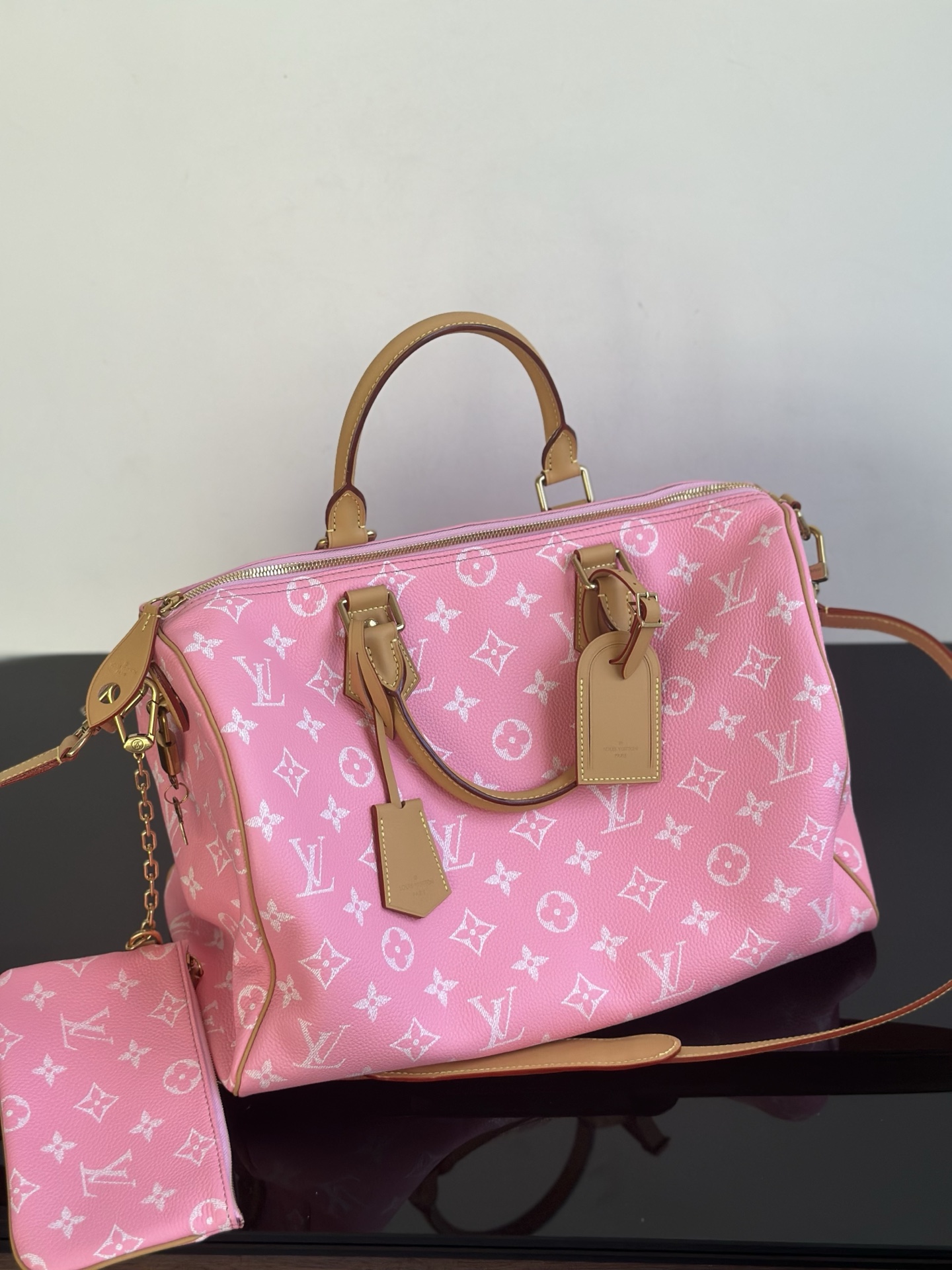 Louis Vuitton Speedy P9 Bandoulière 40 Pink Monogram Leather Handbag 3 i1757750332517 2207 0 2
