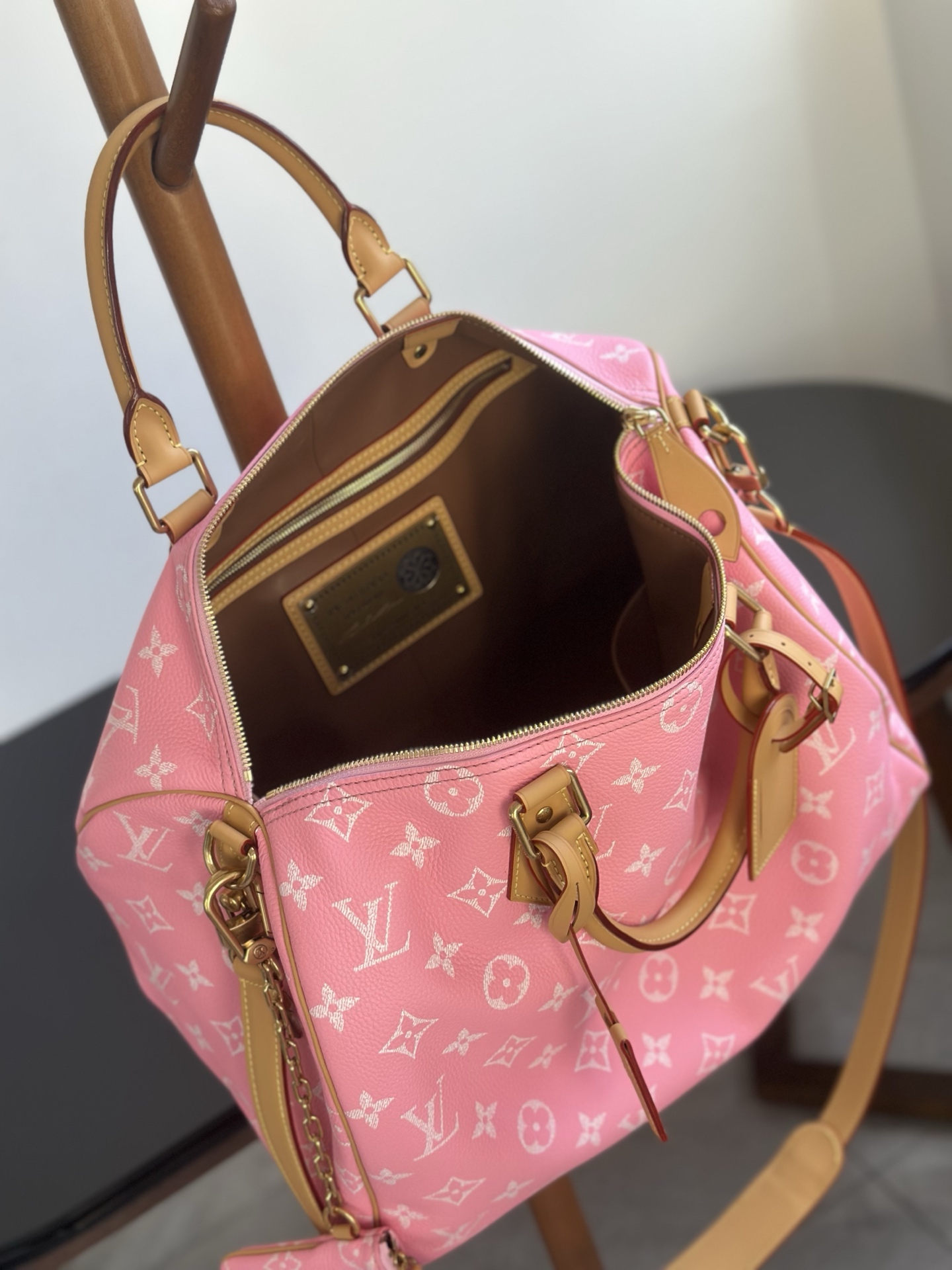 Louis Vuitton Speedy P9 Bandoulière 40 Pink Monogram Leather Handbag 2 i1757750332574 4495 0 1
