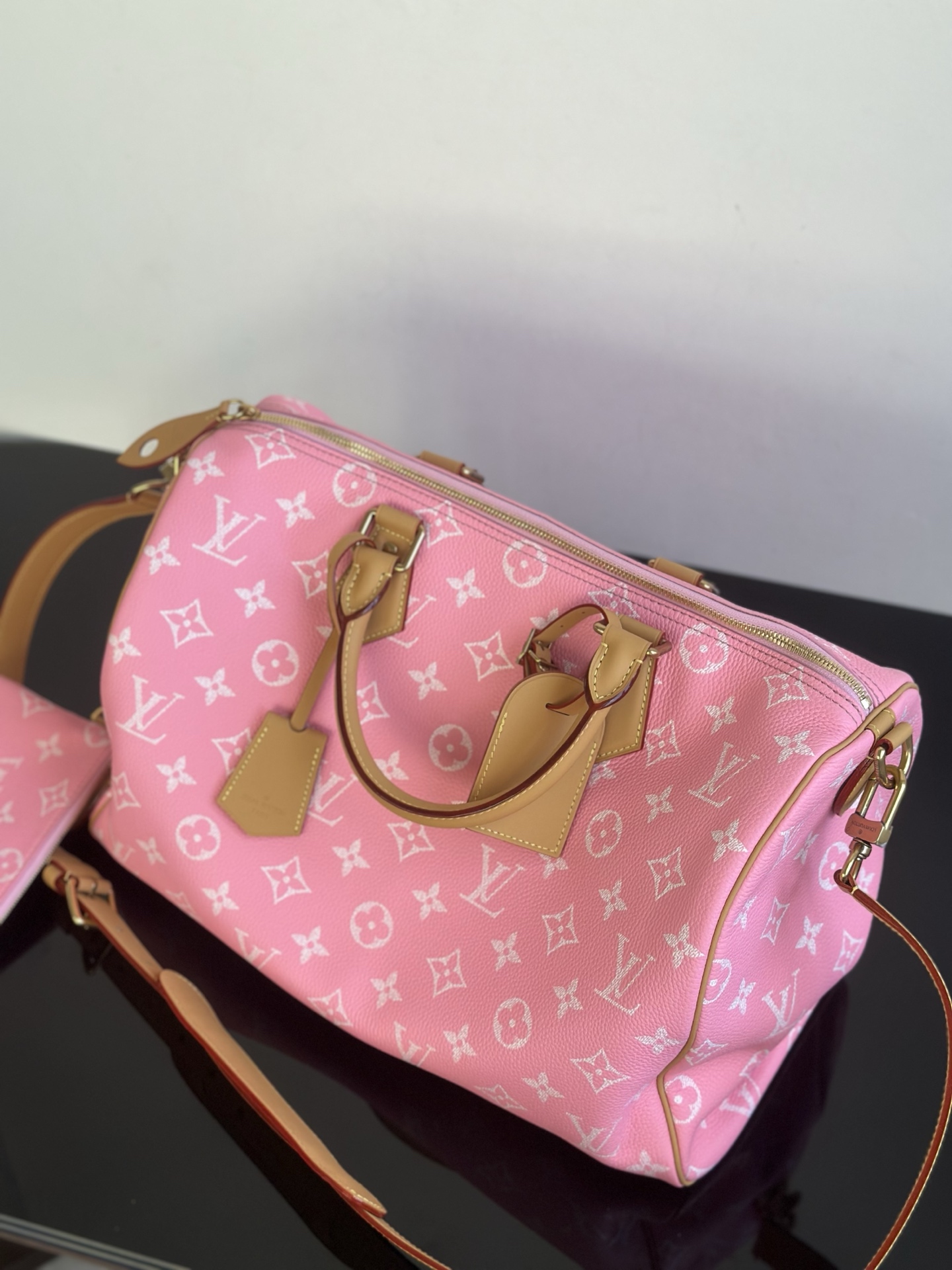 Louis Vuitton Speedy P9 Bandoulière 40 Pink Monogram Leather Handbag 4 i1757750335728 9969 0 3
