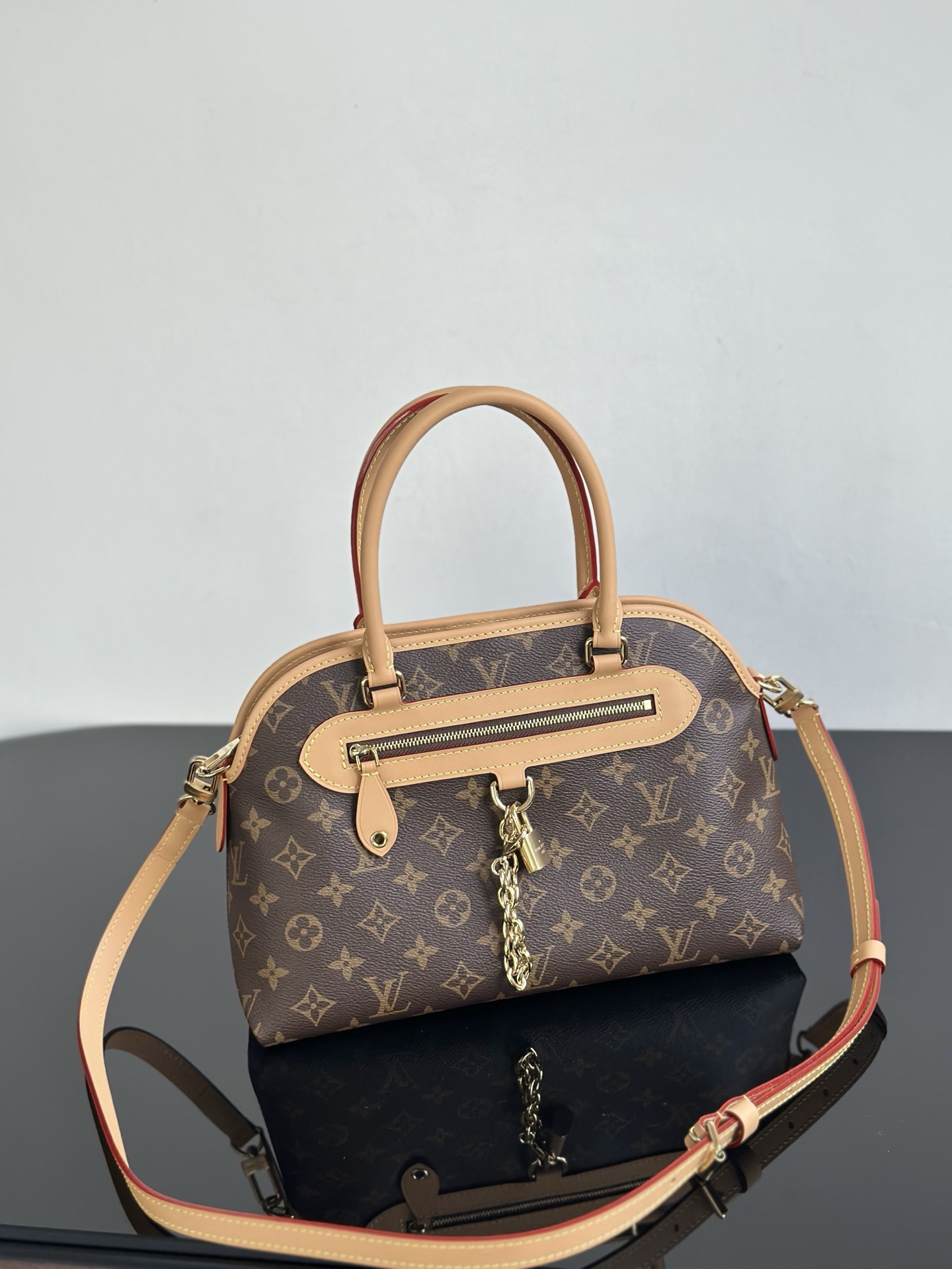 Louis Vuitton Ever More PM Handbag in Monogram Canvas with Detachable Pouch 9 i1758955184714 498 0 4
