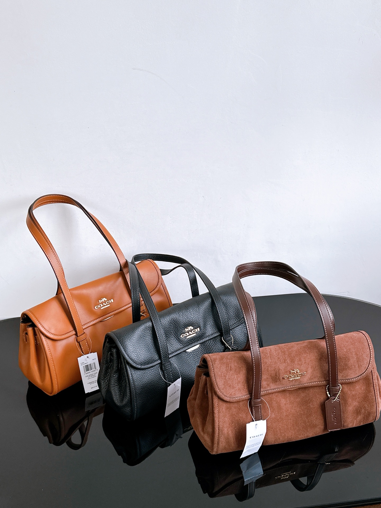 Coach’s pure original and authentic new Bridget series models are available in 3 colors. The three colors and three fabrics are not a single choi