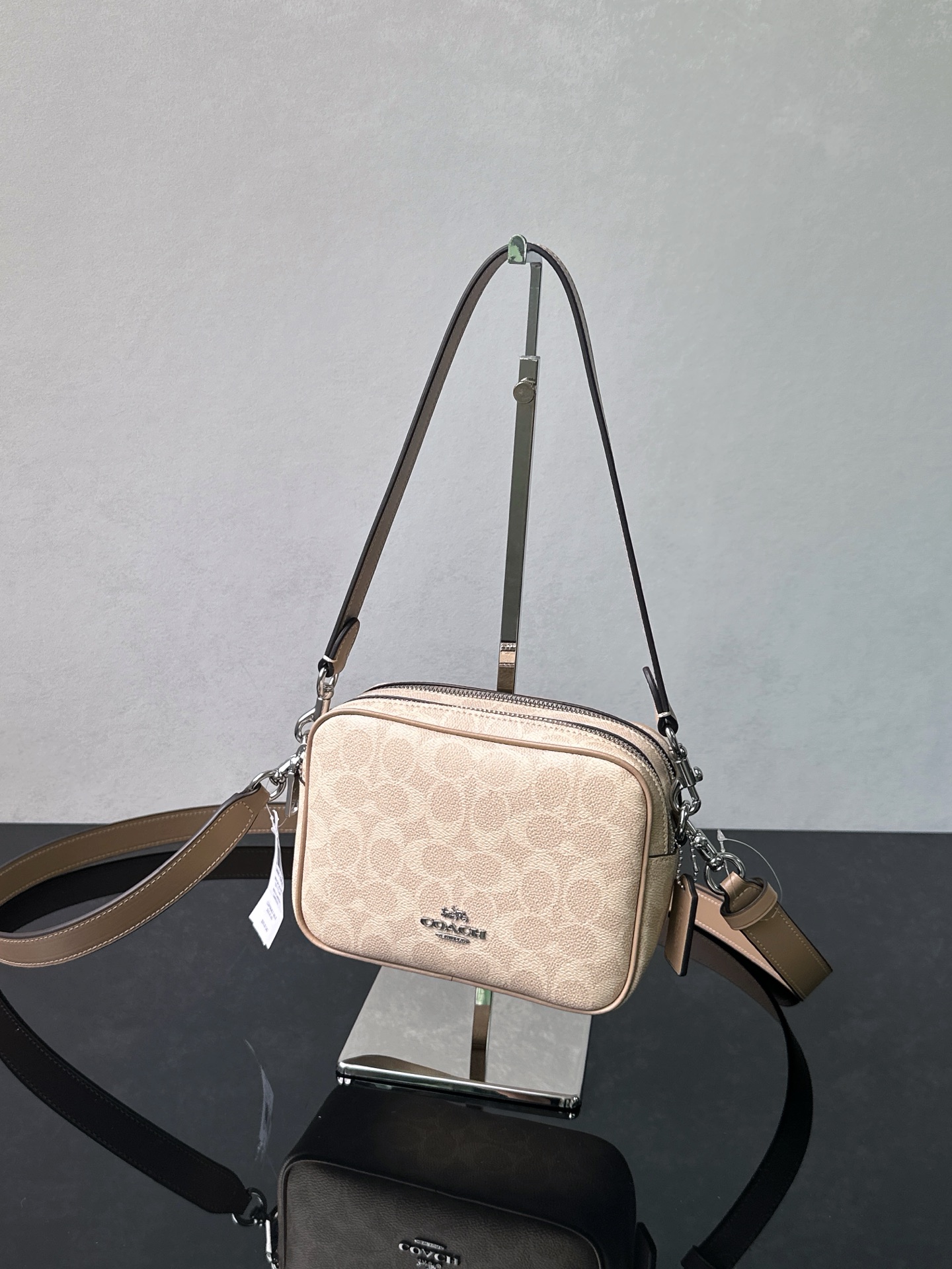 Coach CEK69 bean paste color