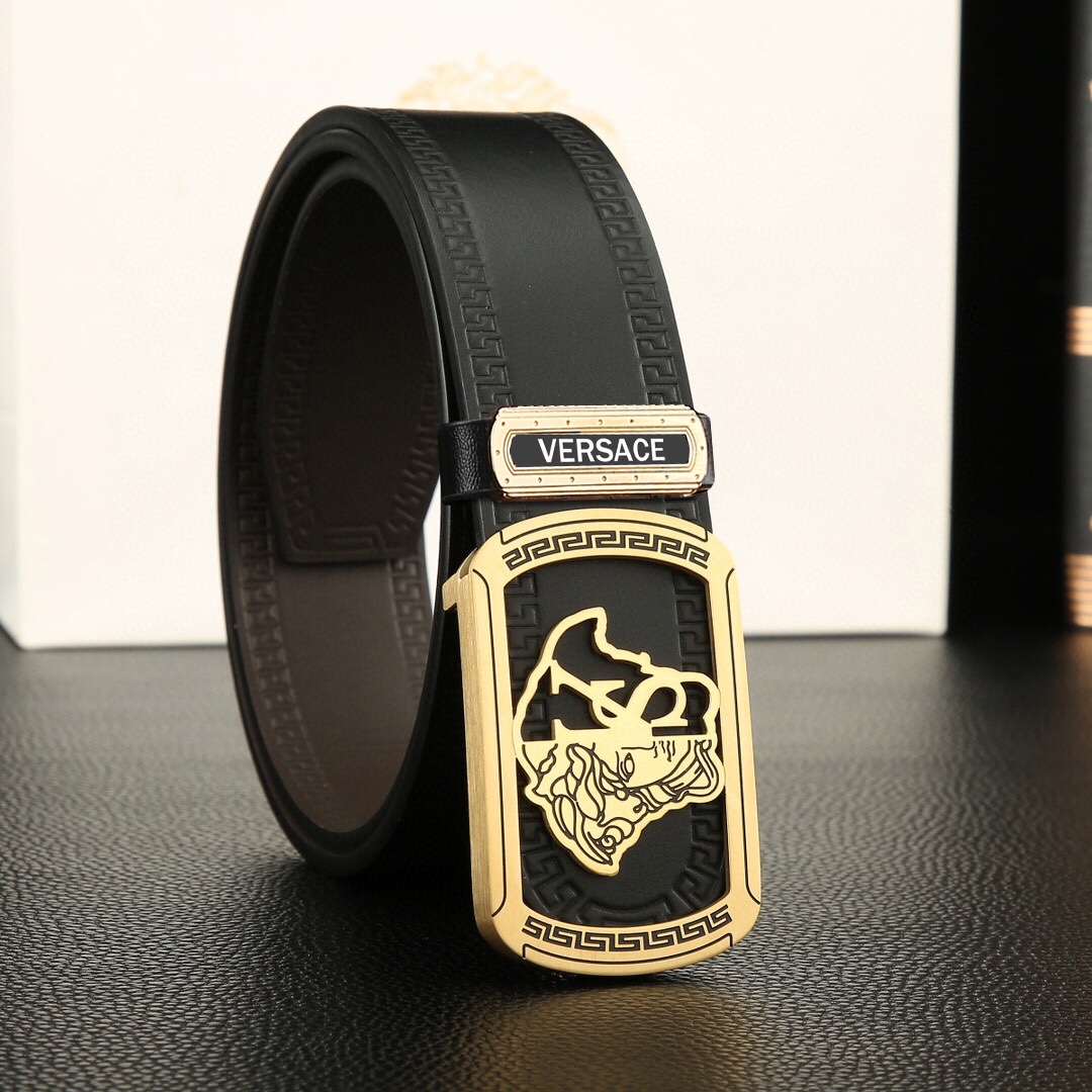 NO:140385,Original order, high-end quality, real-life shot, complete package, brand VERSACE overseas original order, buckle material, two-color pure steel buckle, body material, front 38mm width, double-sided imported cowhide leather inner buckle belt, pure steel hardware buckle head, physical shot length, can be cut by yourself, gift for self-use, first choice upper body effect, praise, professional handicraftsmanship!  (Packaging and delivery, counter gift boxes, bags, invoices, hole punchers, certificates, customs stickers) Be careful when purchasing details!  Body material back top layer cowhide color picture, belt, versace, cowhide19860909原单 高端品质,实物拍摄 批 配全套包装 品牌VERSACE海外原单 扣头材质双色纯钢扣 带身材质正面38mm宽度采用双面进口头层牛皮内穿扣腰带,纯钢质五金扣头实物拍摄长短可自行裁剪送礼自用首选上身效果赞赞赞手工专业到位！（包装配送,专柜礼品盒,提袋,发票,打孔器,证书,海关贴）购买认准细节谨防受骗！ 带身材质背面头层牛皮 颜色图中颜色,皮带,versace,cowhide,Belt