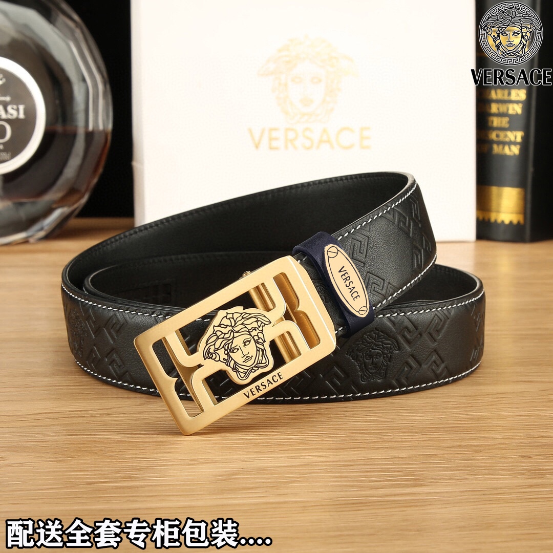 高端品质，实物拍摄
🎁批¥160 配全套专柜包装
🎁品牌：VERSACE 原单品
🎁扣头材质：精品钢扣
🎁带身材质正面：35mm宽度采用双面头层牛皮自动扣款腰带（细节完美支持验货）时尚大方，世界著名品牌穿带尽显个人品味！真空纳米电镀扣永不掉色实物拍摄！送礼自用首选上身效果赞赞赞手工专业到位！（包装配送，专柜礼品盒，提袋，发票，证书，海关贴）购买认准细节谨防受骗！
🎁带身材质背面：头层平纹牛皮