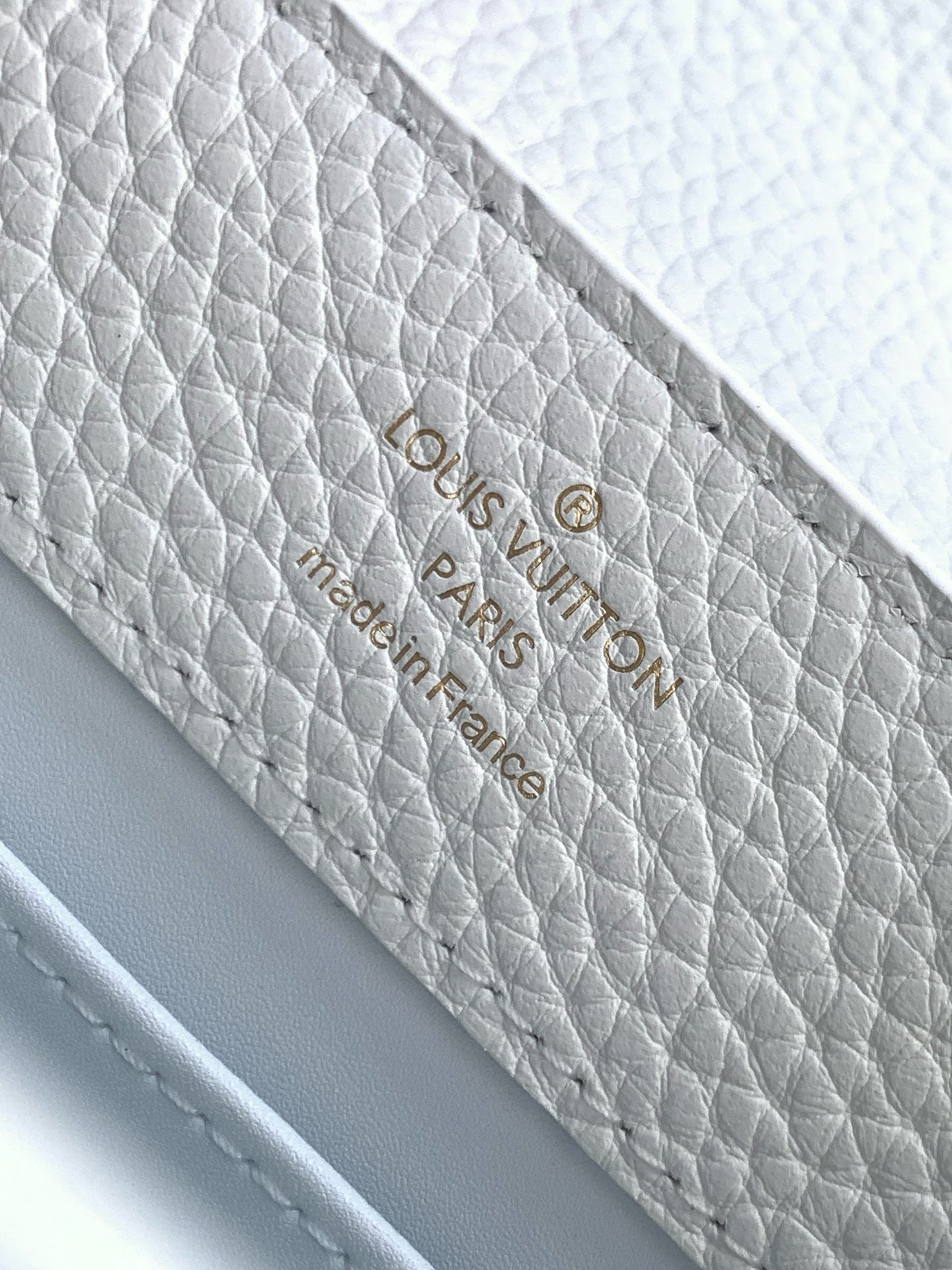 【特级MB芯片版原厂皮】Capucines 迷你型号：M81410白配亮光色蟒蛇动态芯片版材料：A级全钢