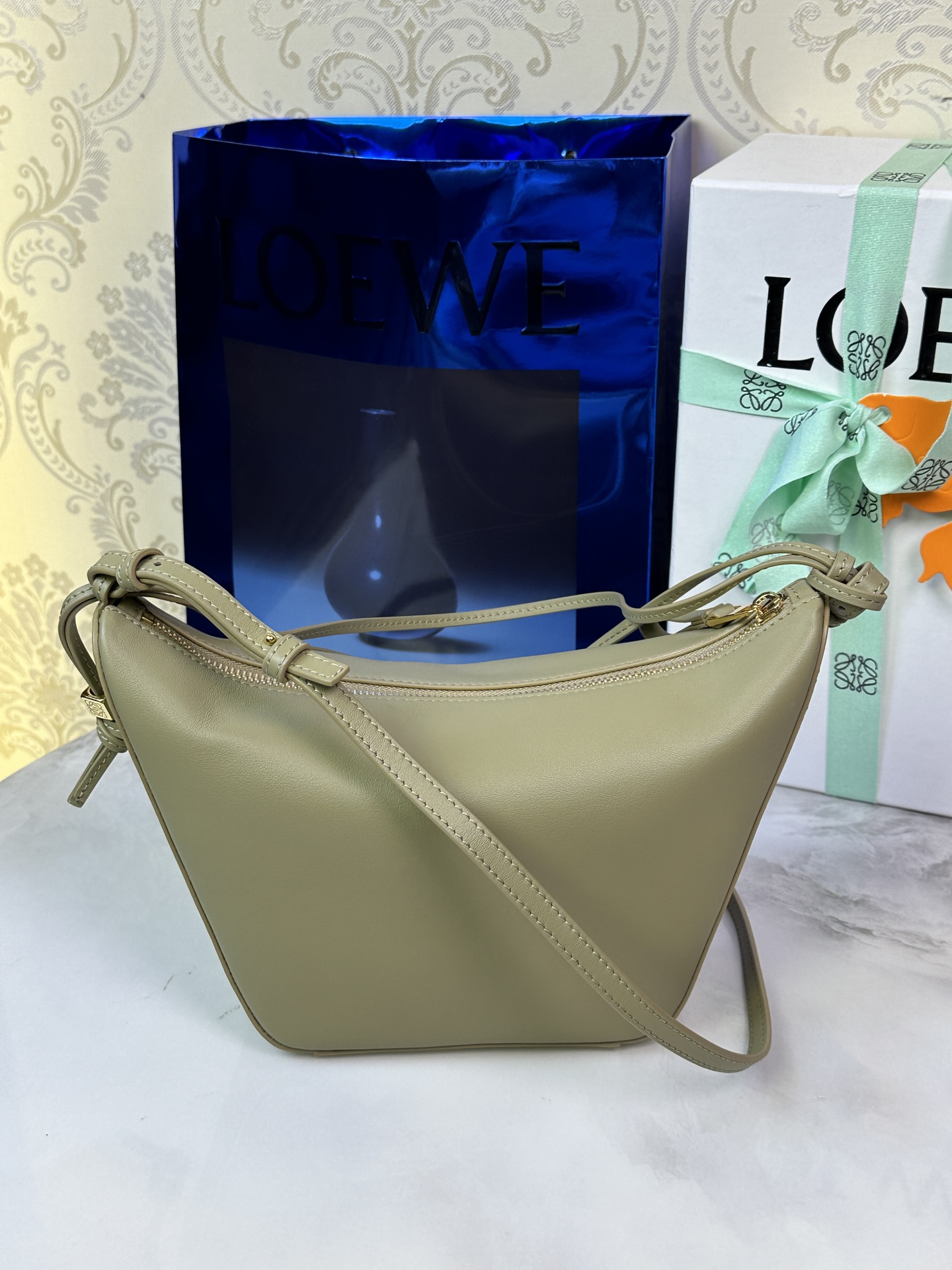 LOEWE Hammock Hobo скураная сумка — топ-якасць