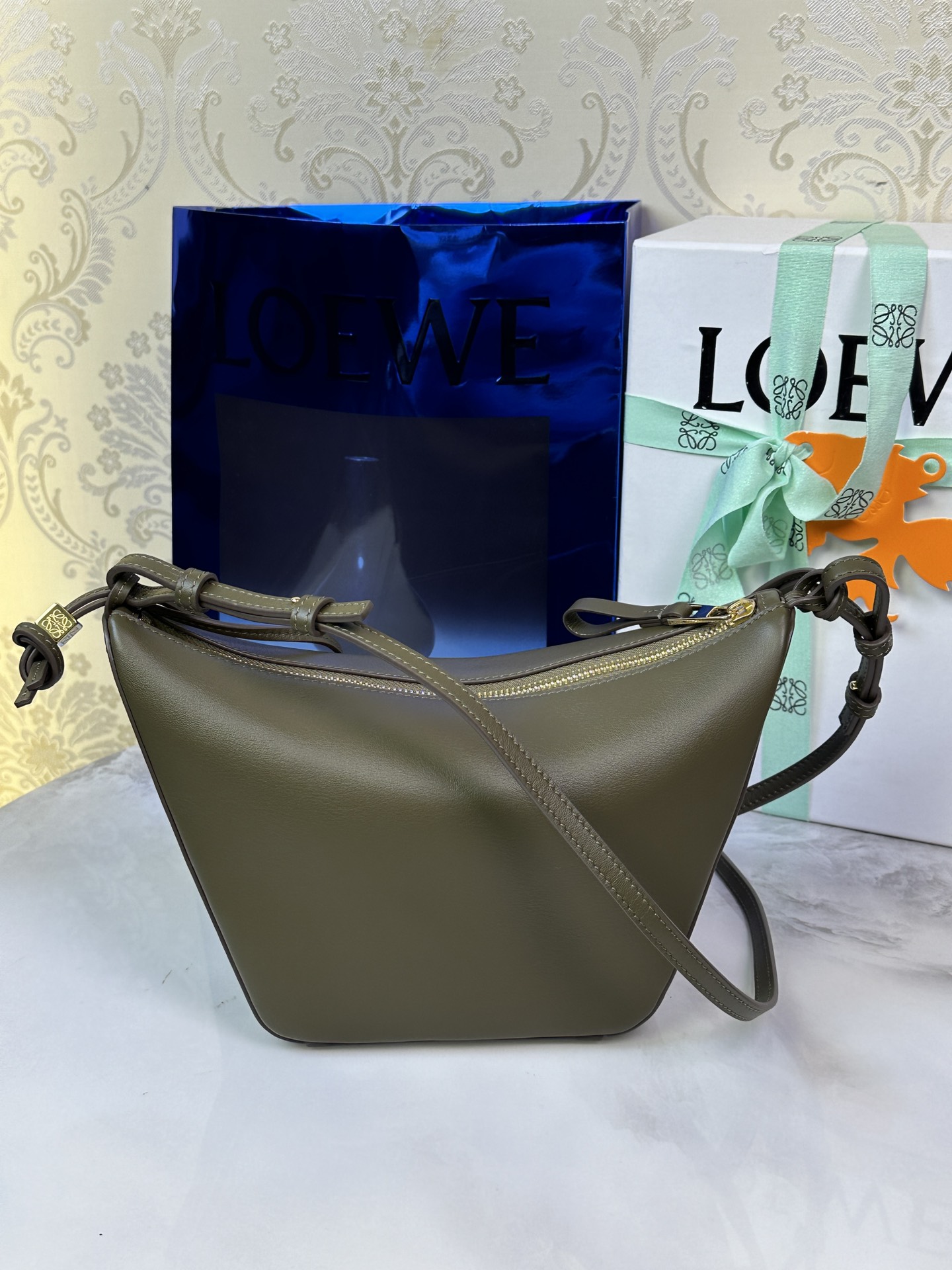 LOEWE Hammock Hobo скураная сумка — топ-якасць