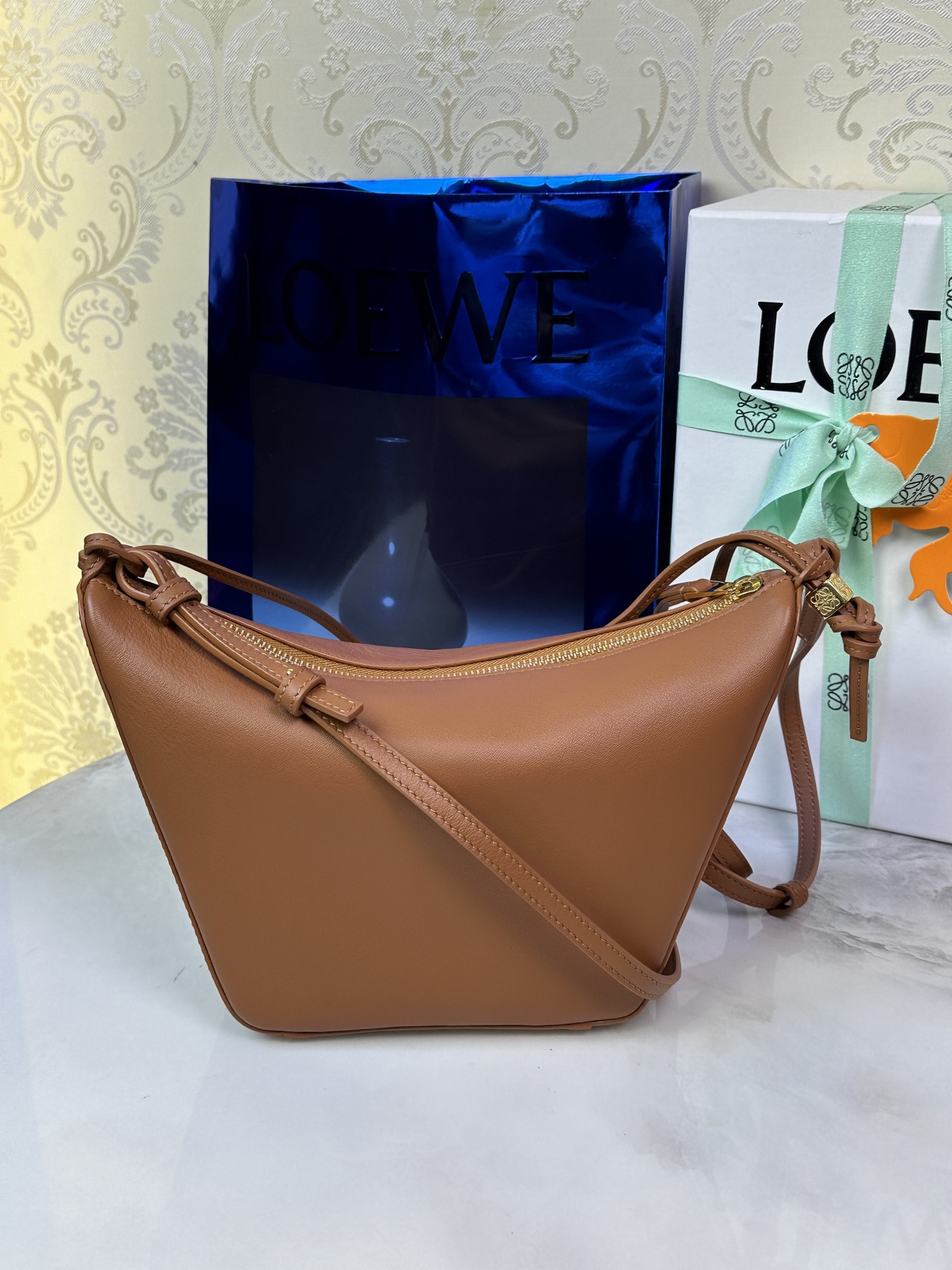 Sac Hobo LOEWE Hammock en cuir de vachette - Qualité supérieure