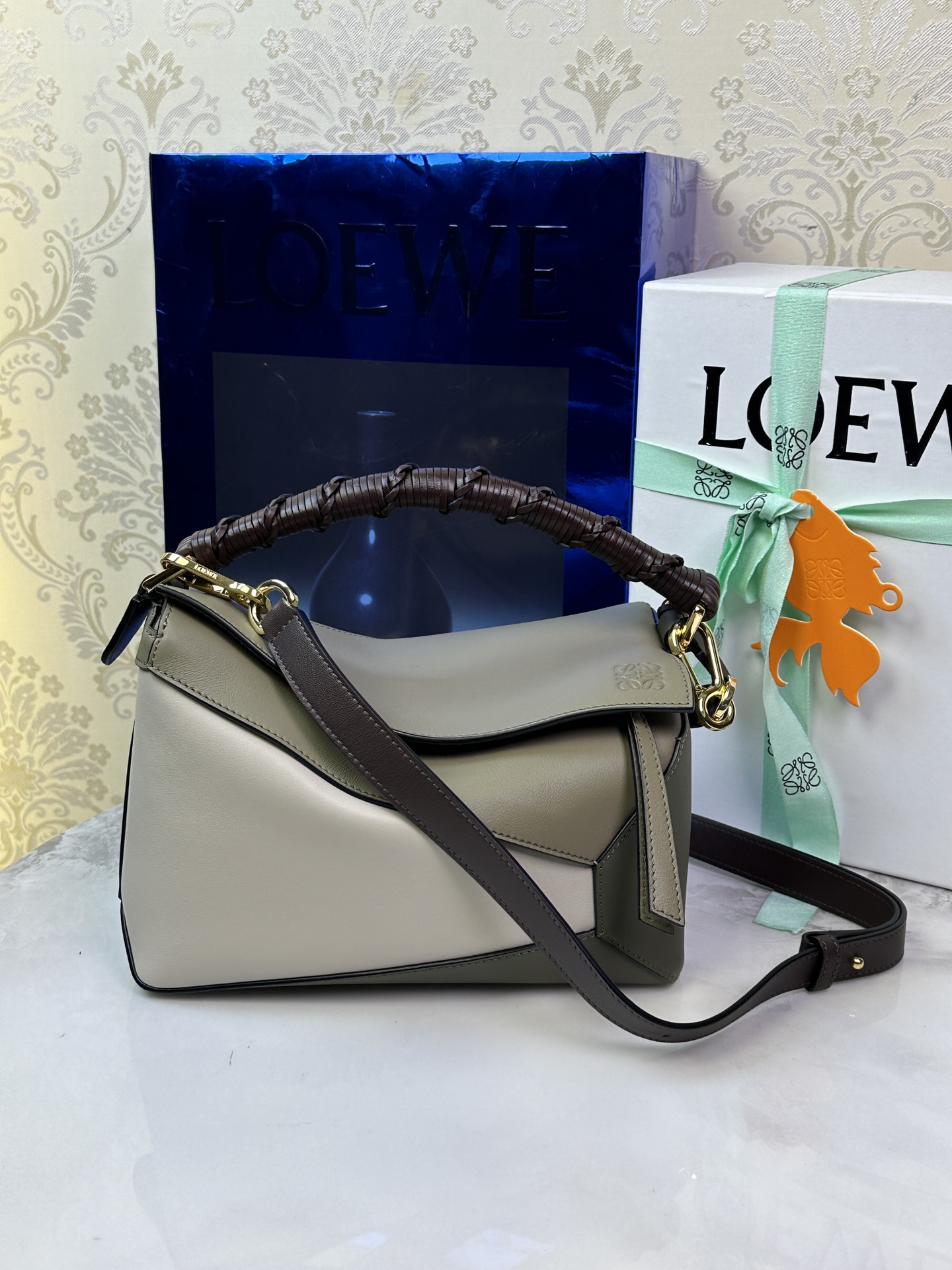 LOEWE 編み込みリストレットPuzzle 𝟐𝟒-トップ品質