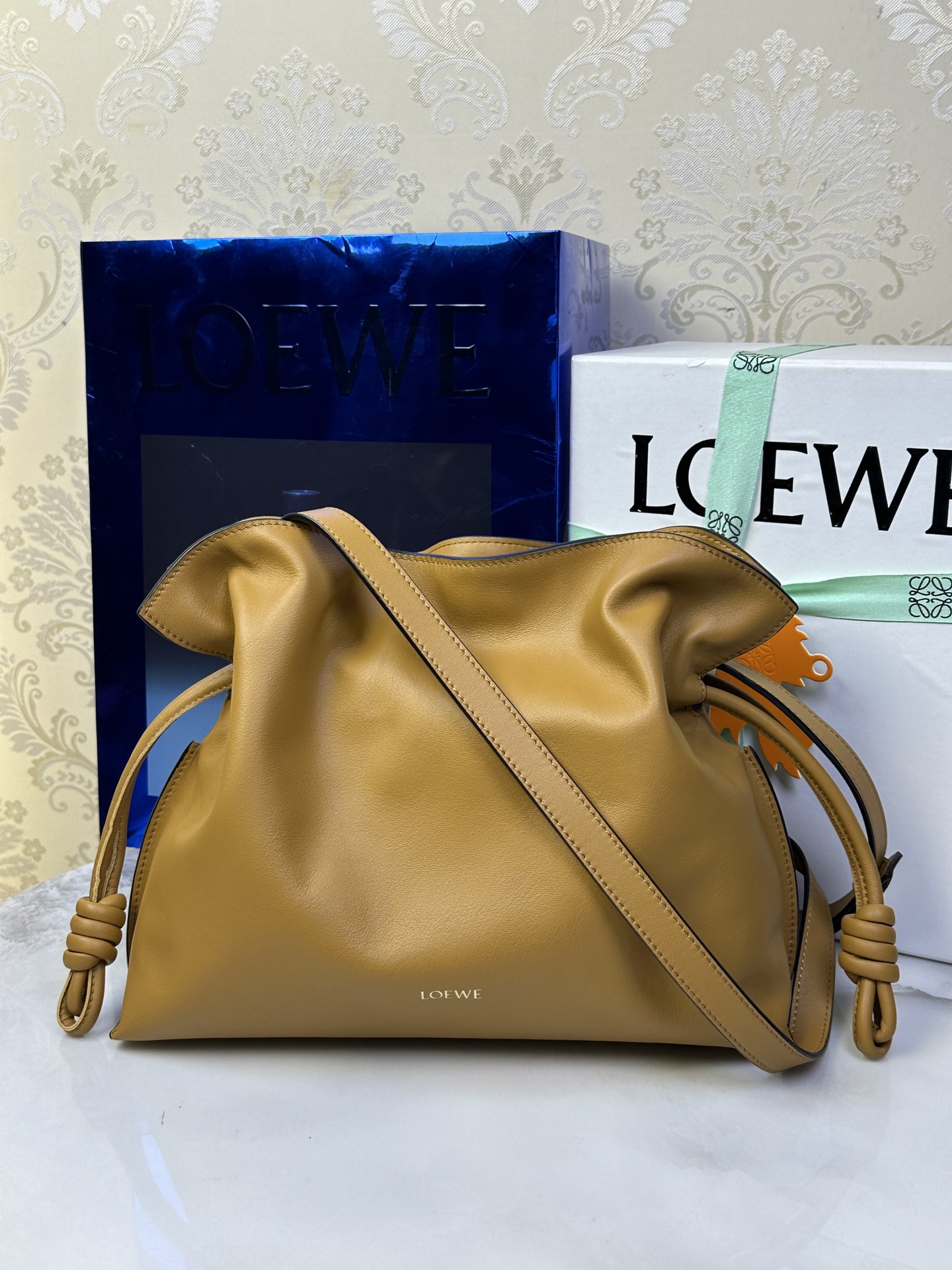 LOEWE средний мешок Flamenco 30 — высшее качество