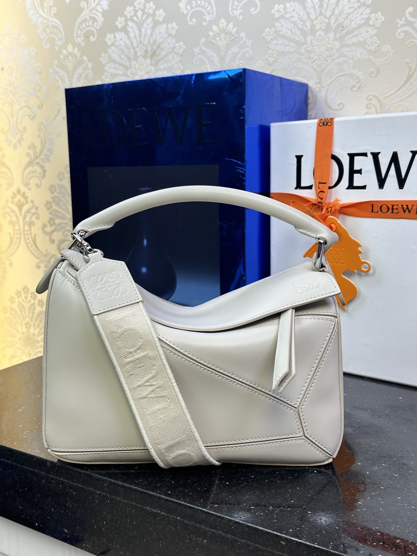 LOEWE 小号宽肩带 Puzzle 24-顶级品质