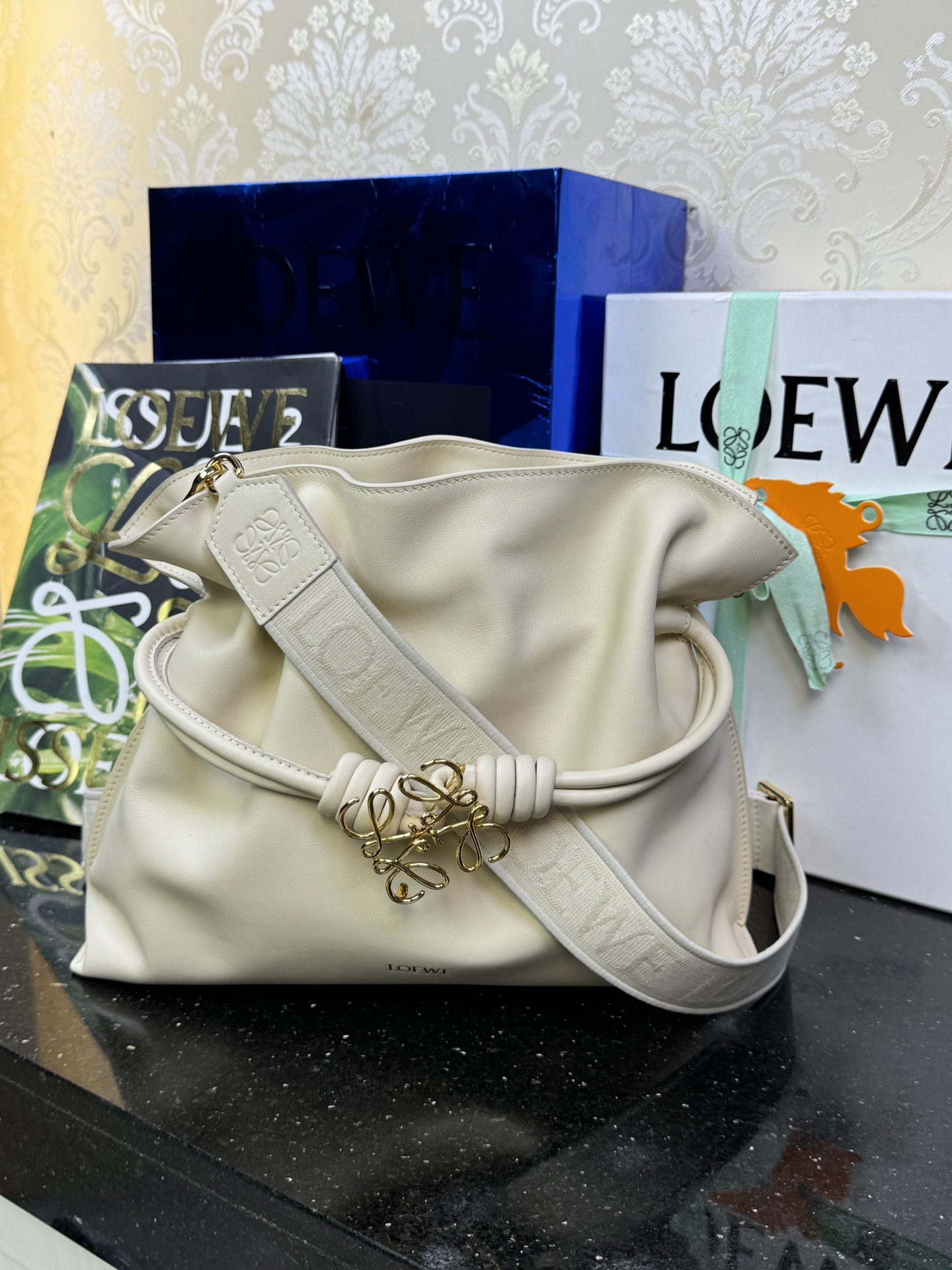 LOEWE средний мешок Flamenco 30 — высшее качество