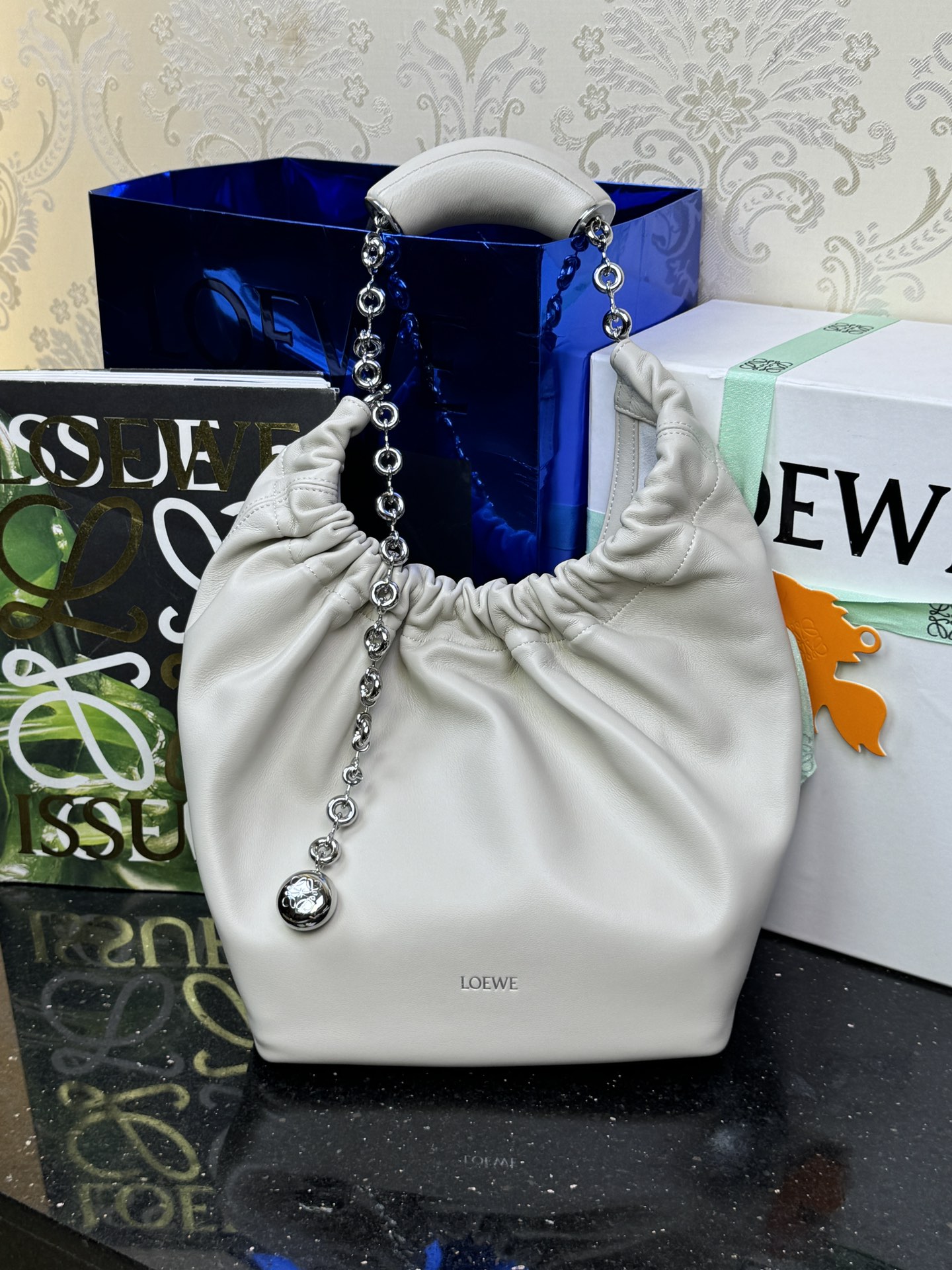 LOEWE 小號Squeeze納帕羊皮手袋-頂級品質