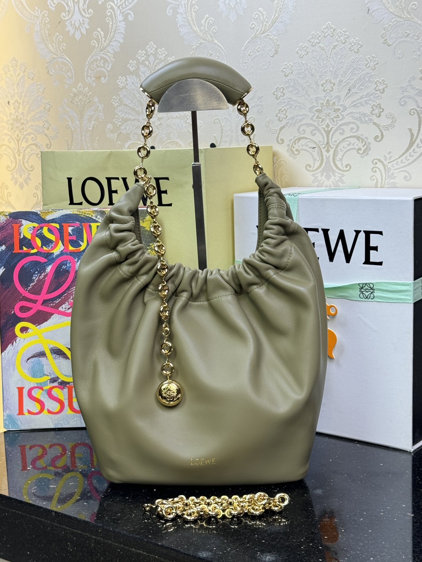 LOEWE 小號Squeeze納帕羊皮手袋-頂級品質