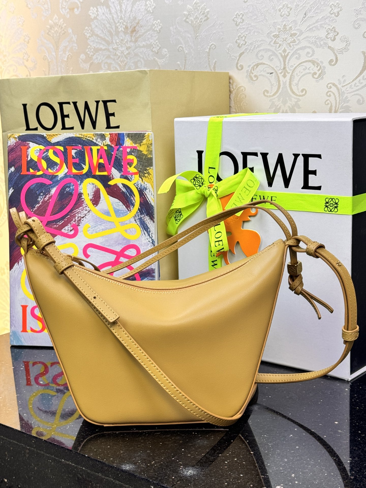 LOEWE Hammock Hobo скураная сумка — топ-якасць