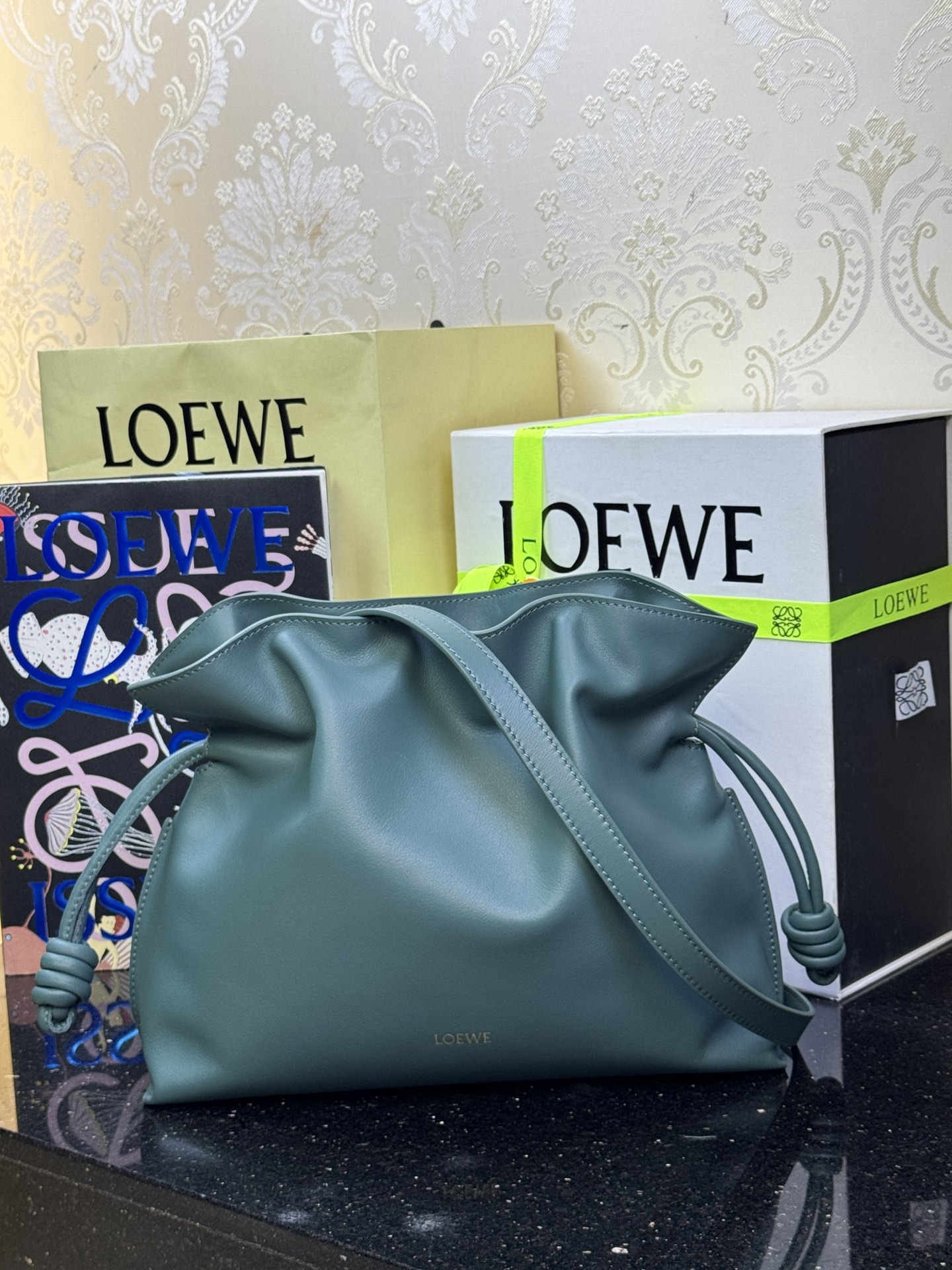 LOEWE средний мешок Flamenco 30 — высшее качество