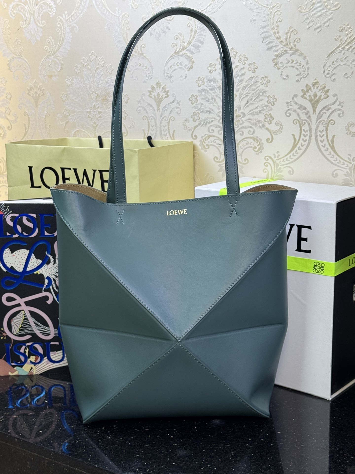 LOEWE 미디엄 Puzzle Fold 폴딩 백 𝟐𝟓.𝟓-최상급 품질