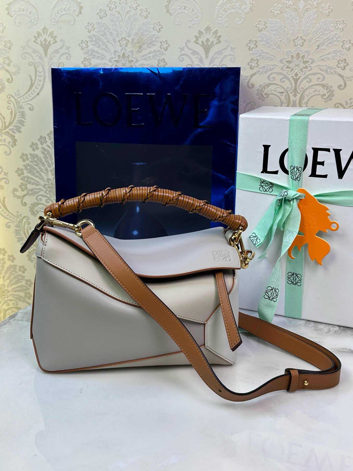 LOEWE 編み込みリストレットPuzzle 𝟐𝟒-トップクオリティ