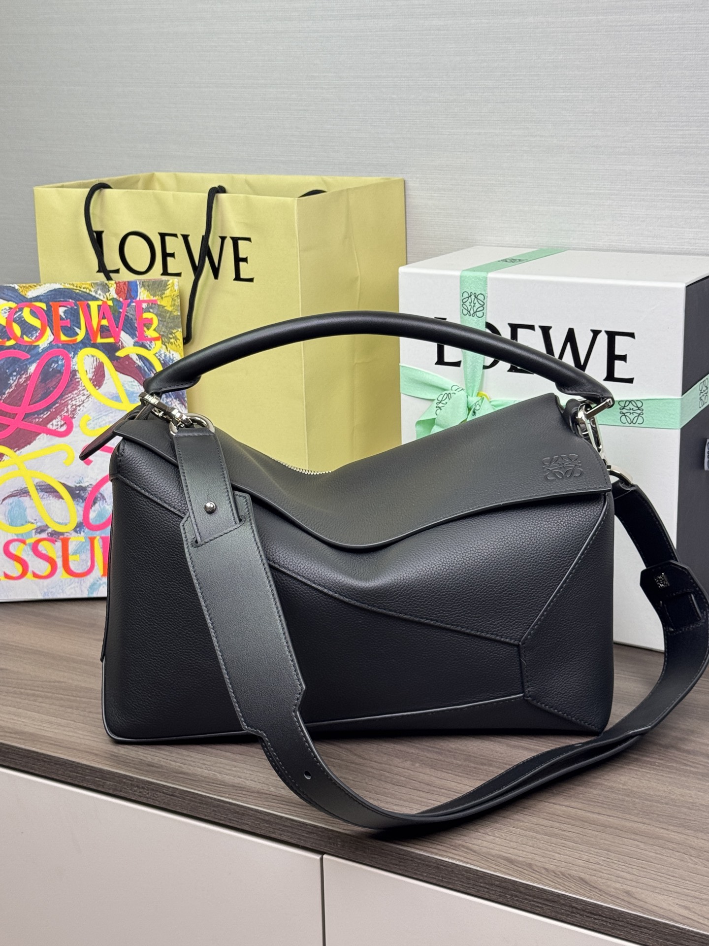 LOEWE クラシック ラージ Puzzle Edge 𝟑𝟕-トップクオリティ