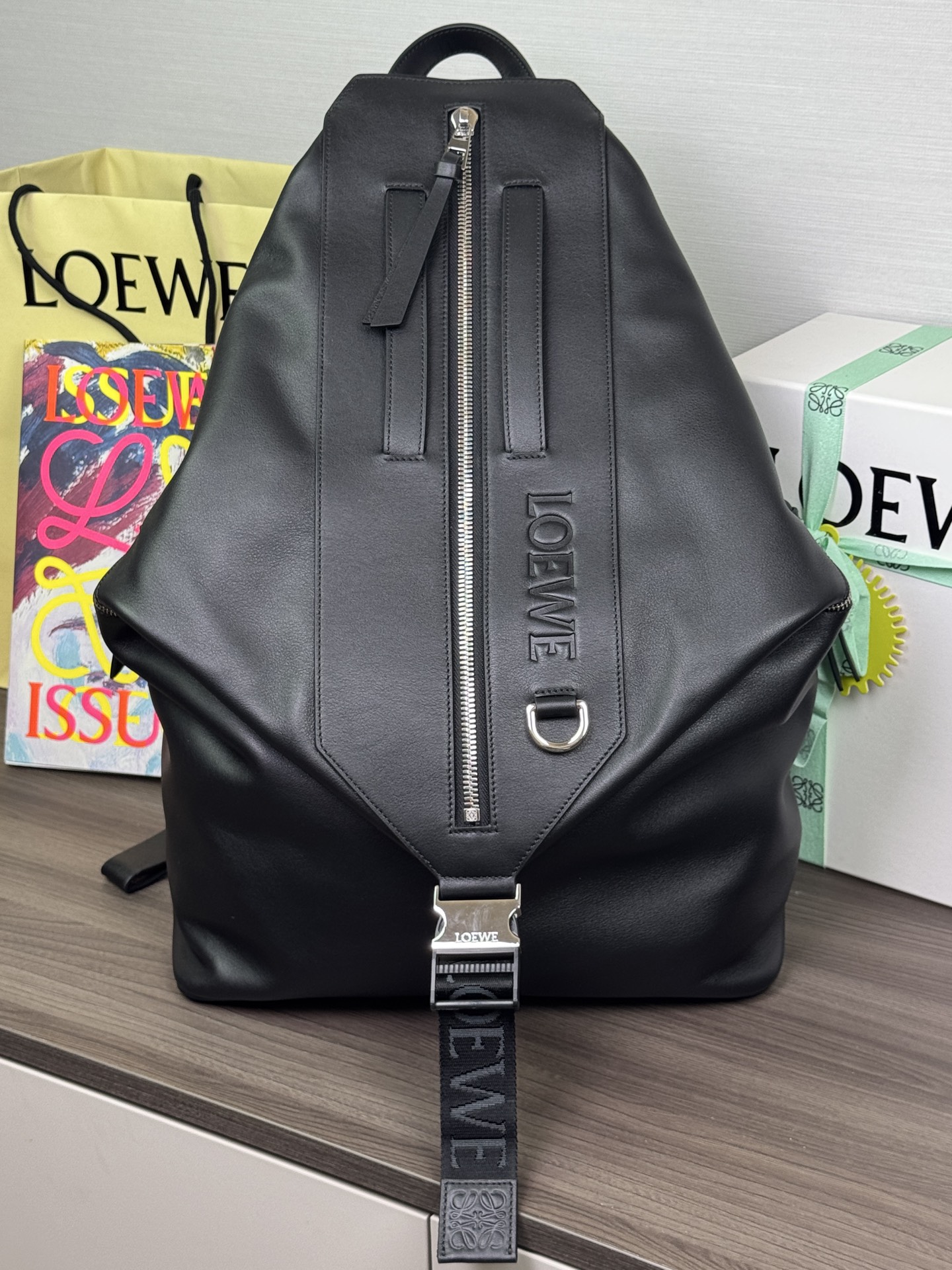 LOEWE 클래식 소가죽 변형 백팩 - 최상급 품질