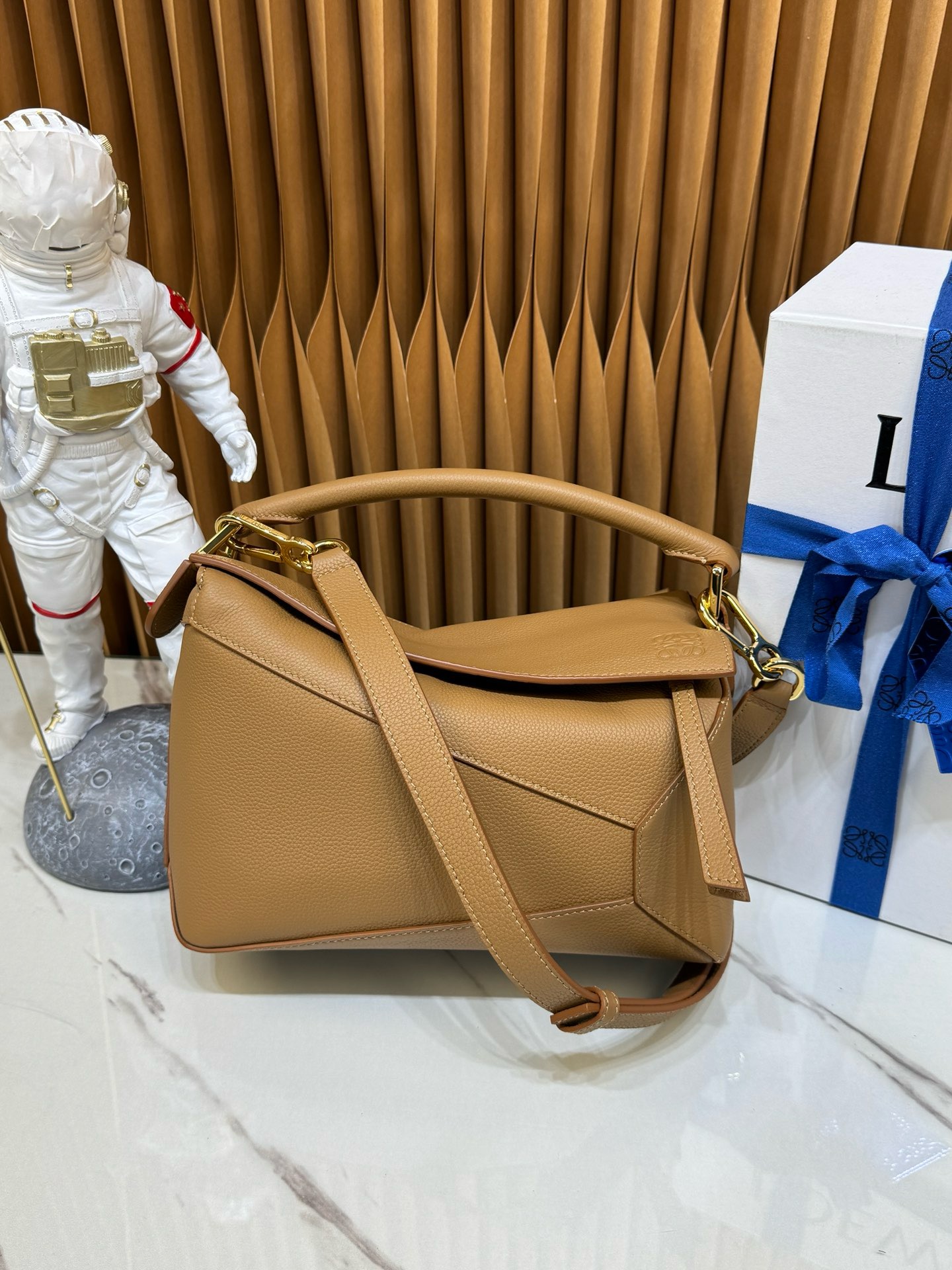LOEWE новы малы Puzzle Edge 𝟐𝟒-топ-якасць