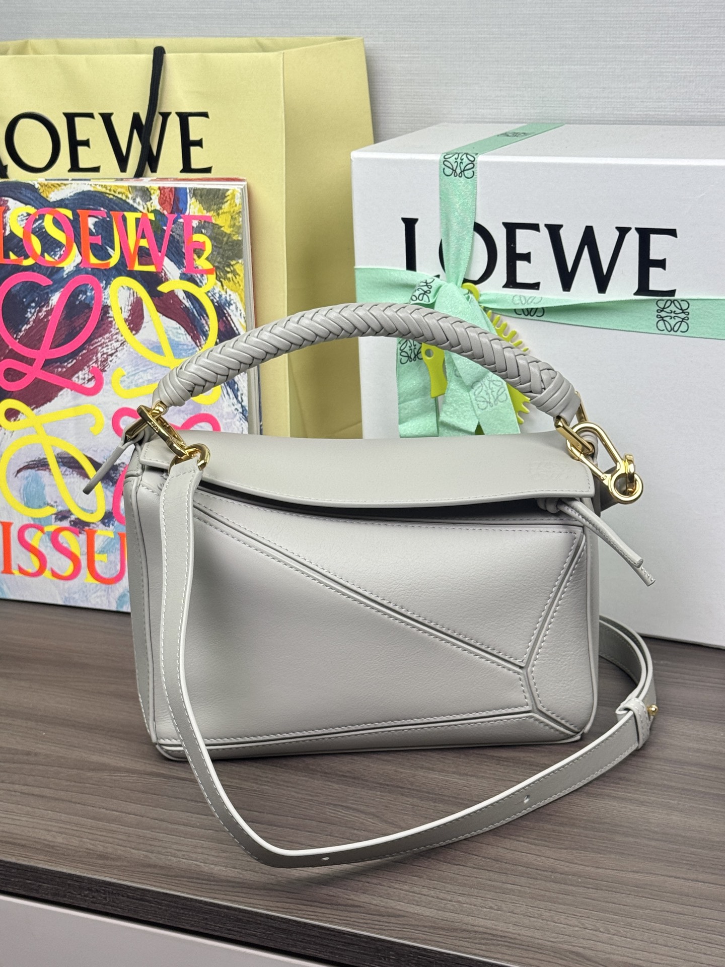 LOEWE 編み込みリストPuzzle 𝟐𝟒-トップ品質