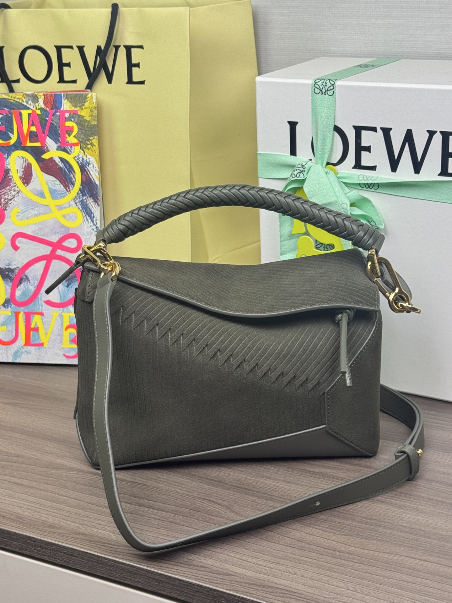 LOEWE 編み込みリストPuzzle 𝟐𝟒-トップ品質