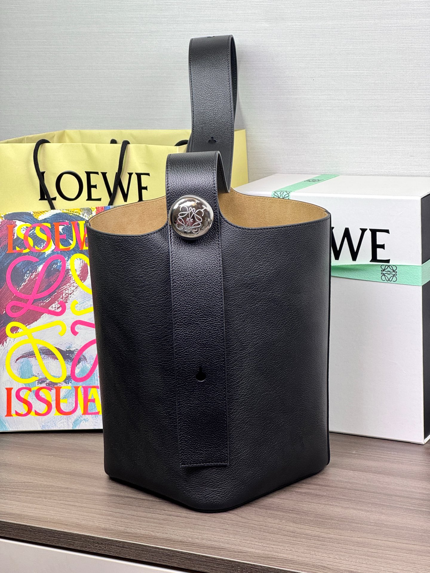 LOEWE вялікая сумка Pebble Bucket — топ-якасць