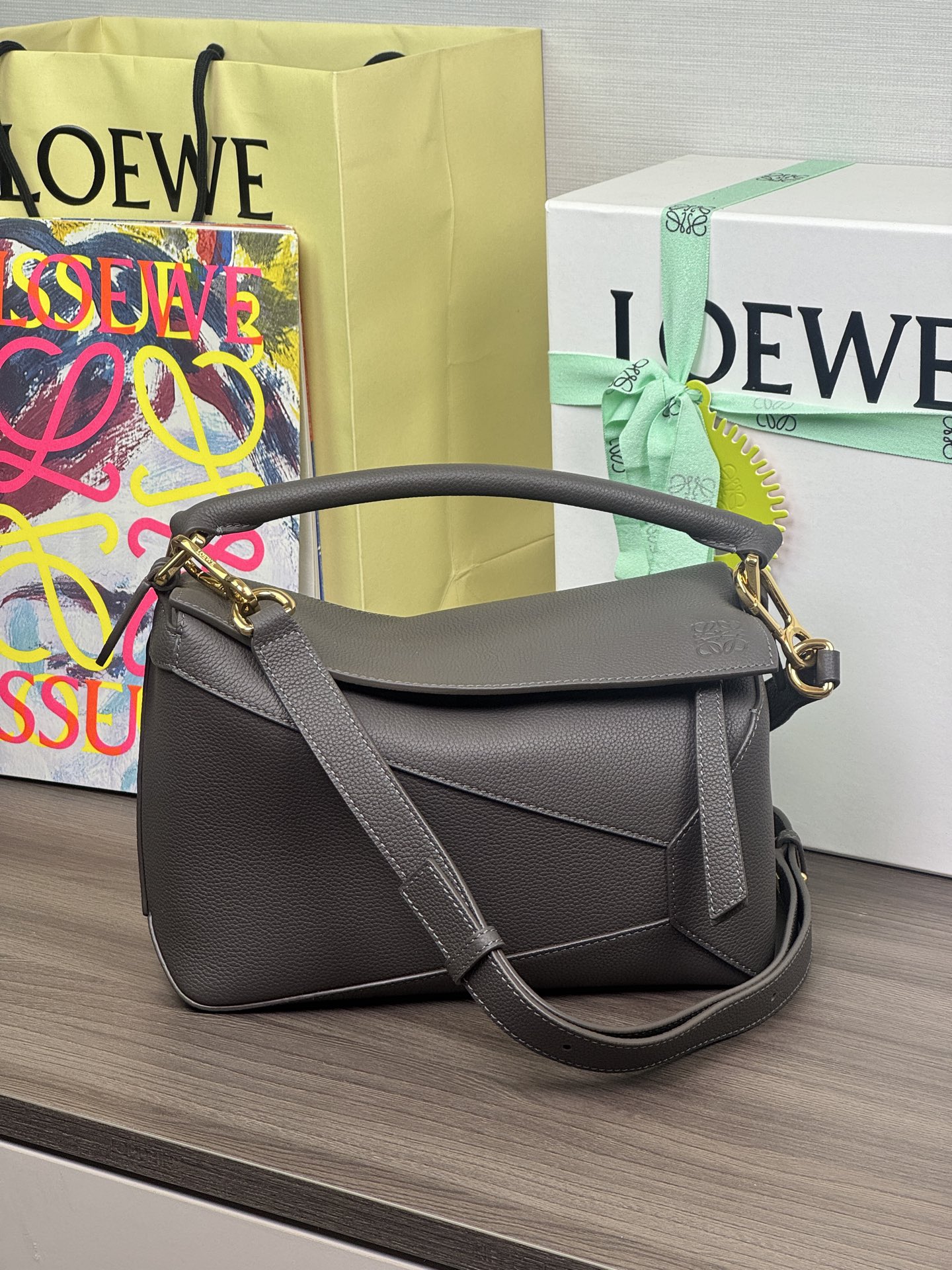LOEWE New Small Puzzle Edge 𝟐𝟒 - Top Quality