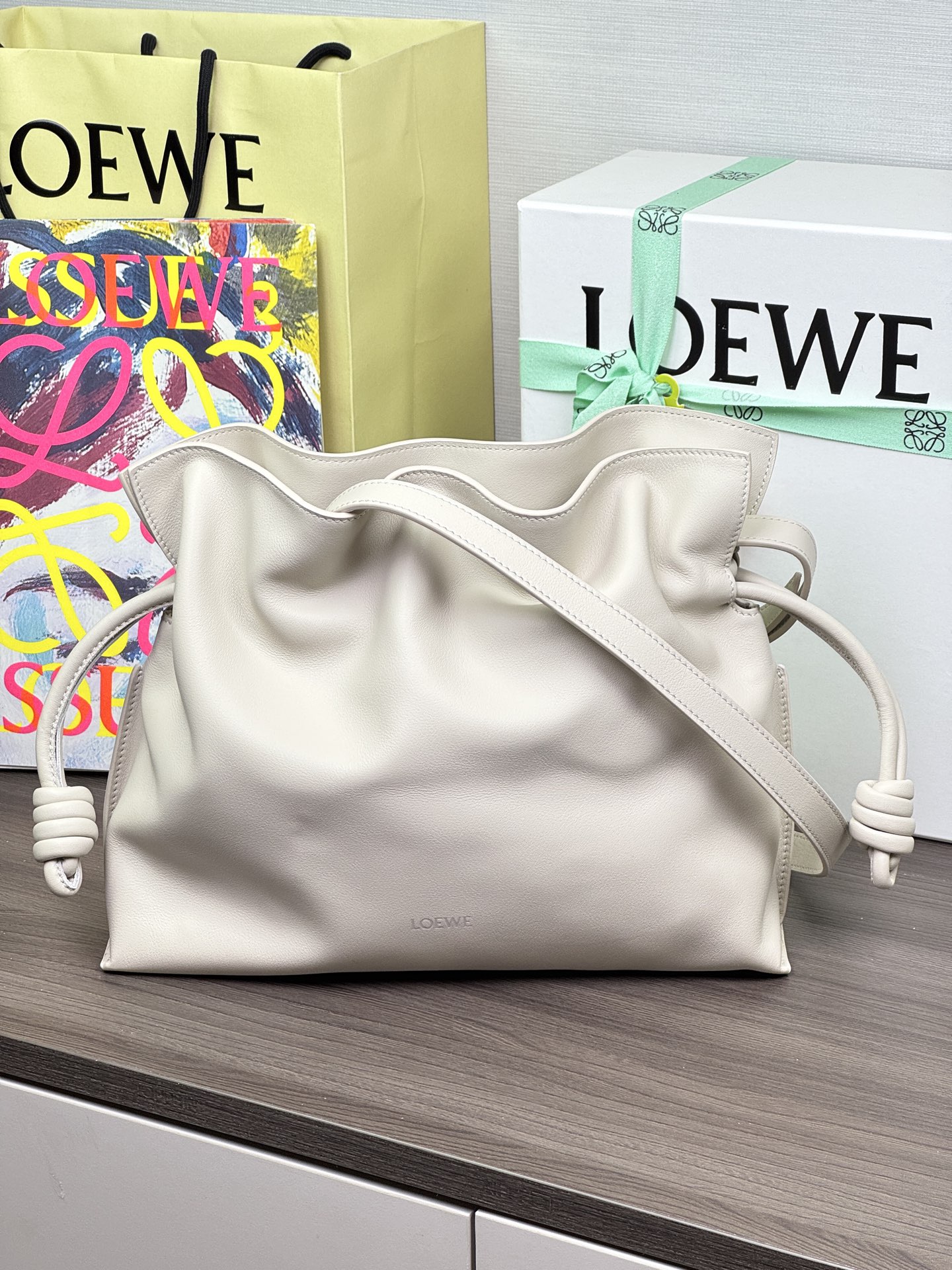 LOEWE средний мешок Flamenco 30 — премиальное качество