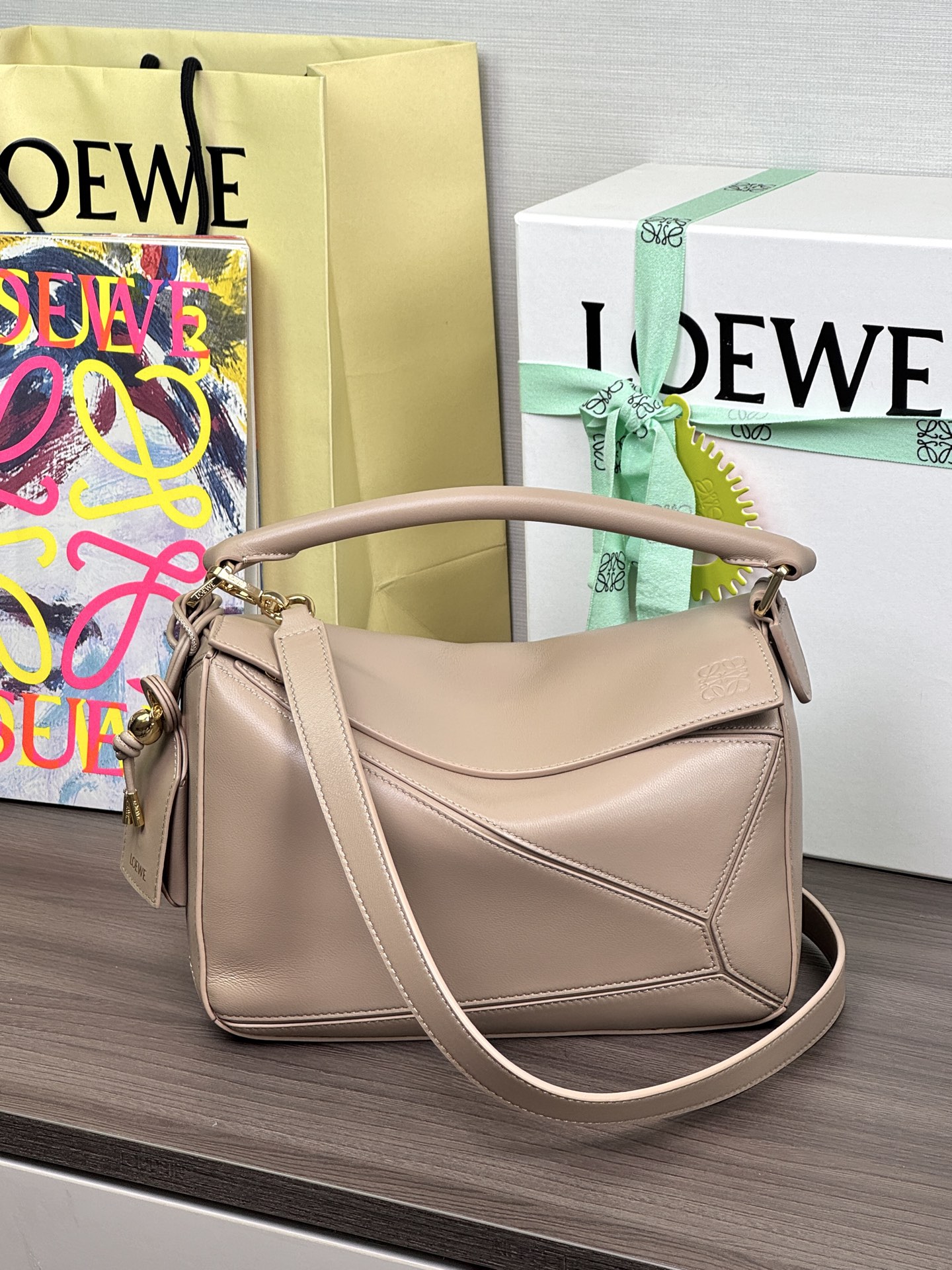 LOEWE малы сумка Featherlight Puzzle з напа-скуры 𝟮𝟰-вышэйшая якасць