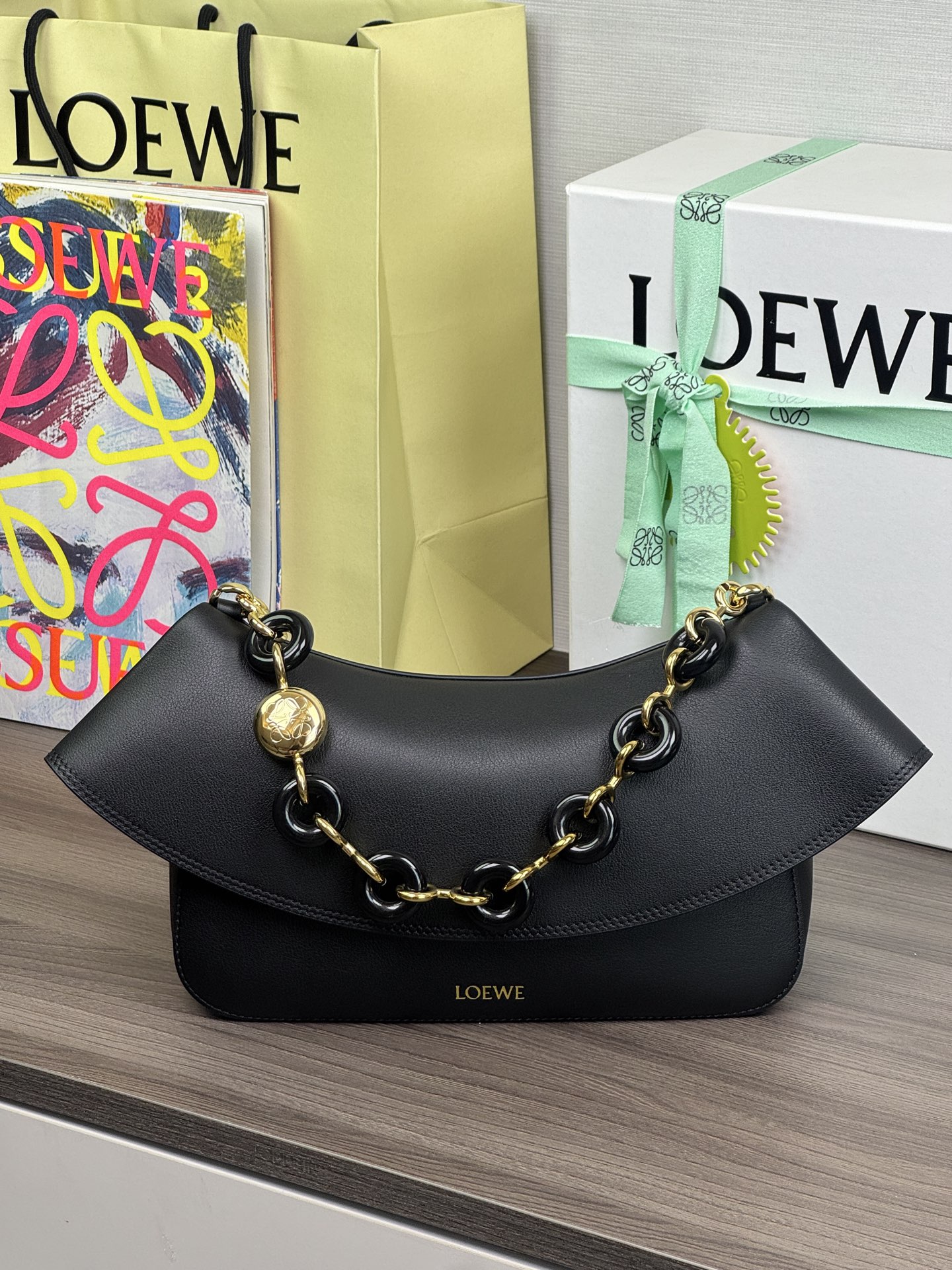 Sac à main LOEWE Ola en cuir de veau taille moyenne - Qualité supérieure