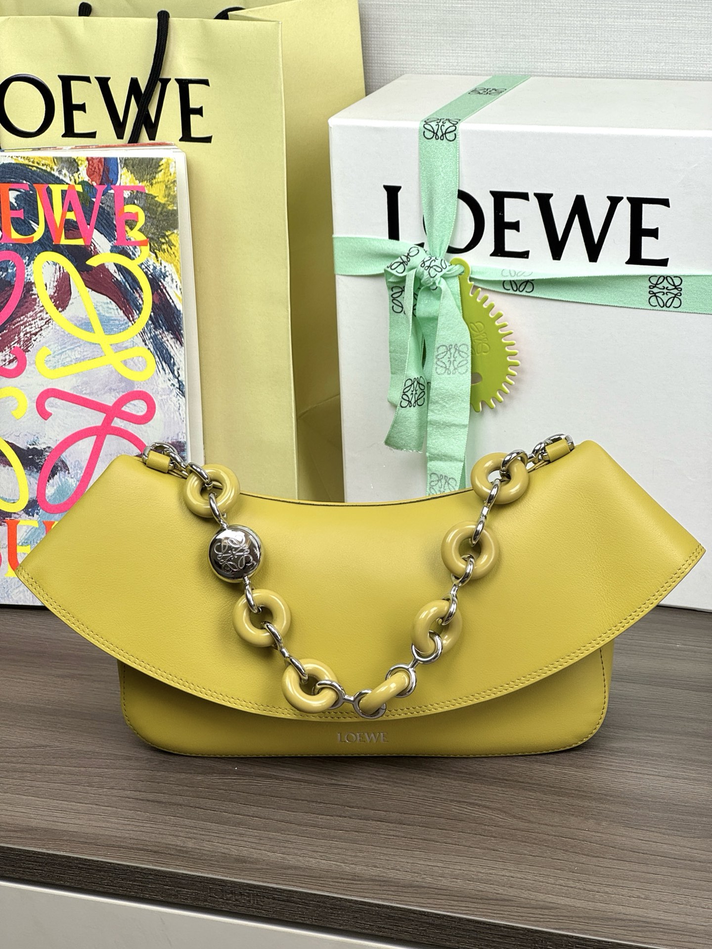 LOEWE Sac Ola en cuir de veau taille moyenne - Qualité supérieure