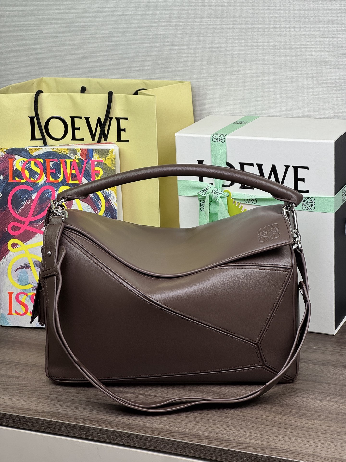 LOEWE Grand sac Puzzle en cuir d'agneau nappa Featherlight 𝟑𝟑 - qualité supérieure