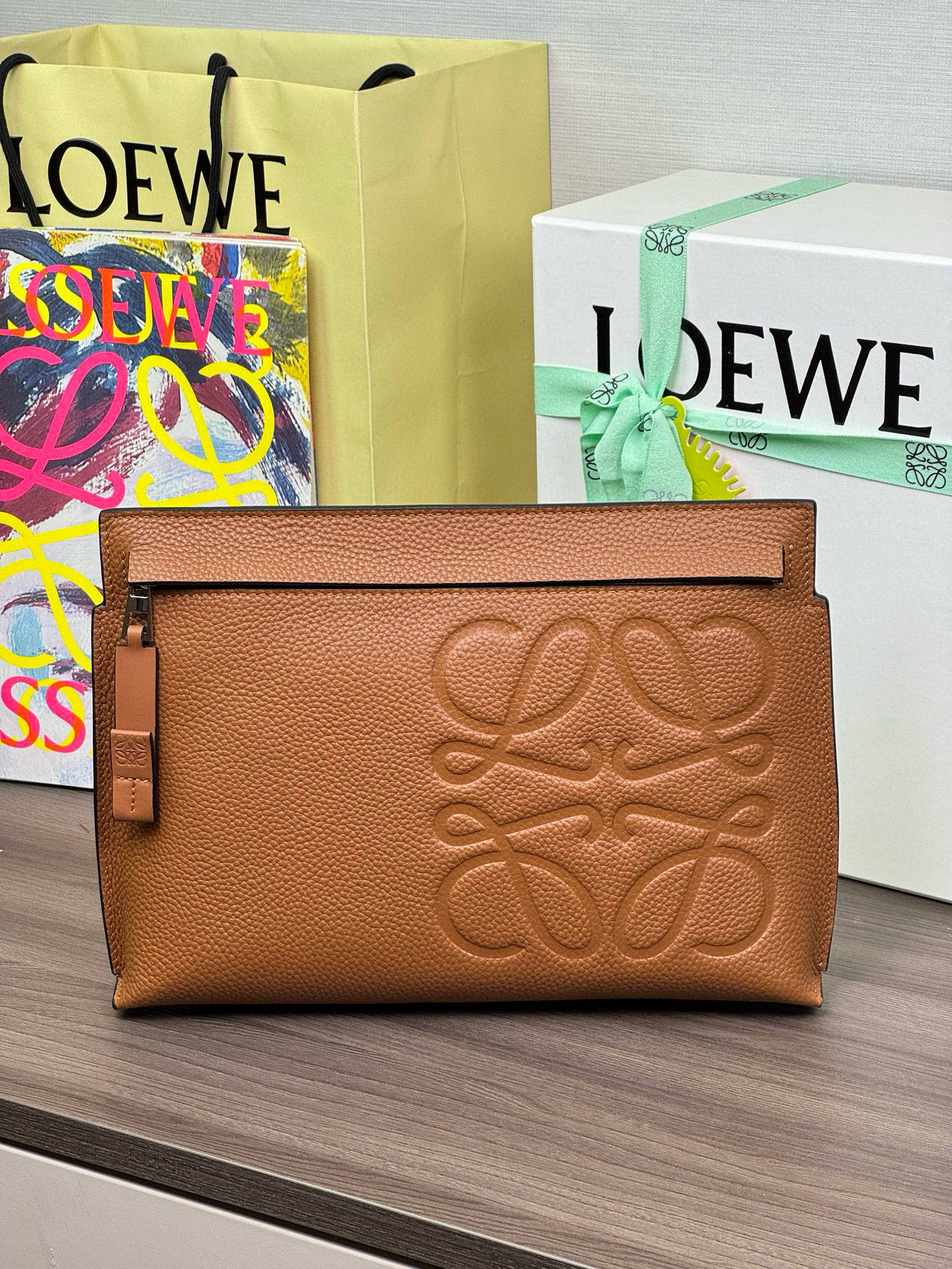 LOEWE T Pouch pochette en cuir grainé - qualité supérieure